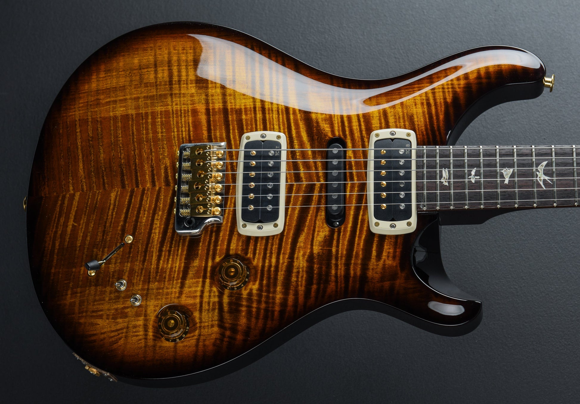 Modern Eagle V 10 Top - Black Gold Wraparound Burst