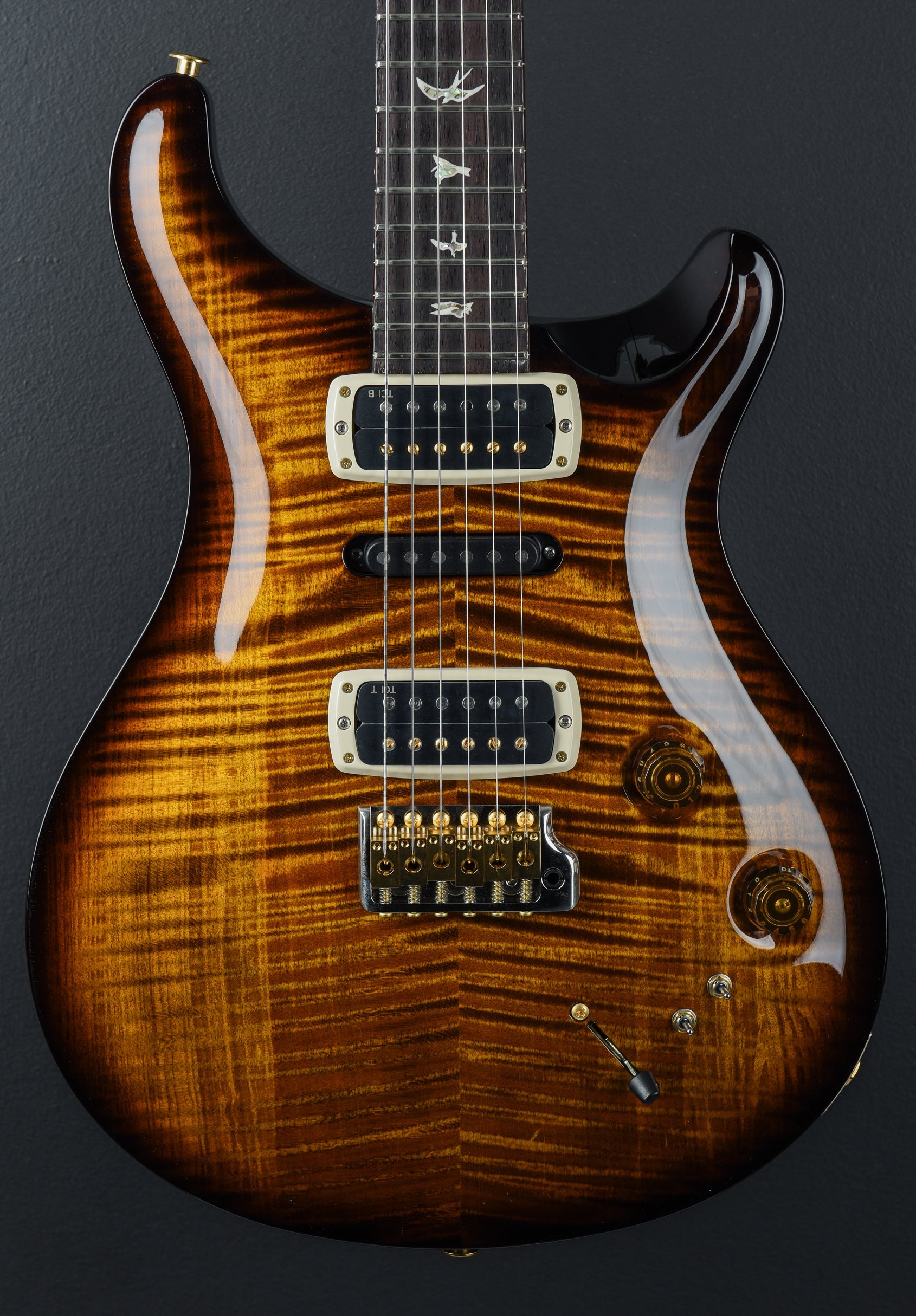Modern Eagle V 10 Top - Black Gold Wraparound Burst