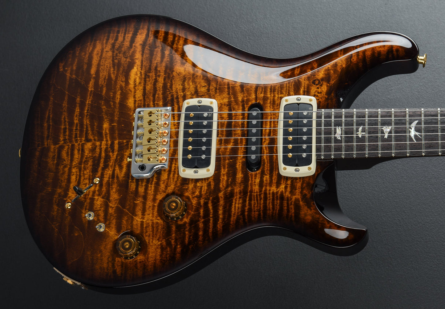 Modern Eagle V 10 Top - Black Gold Wraparound Burst
