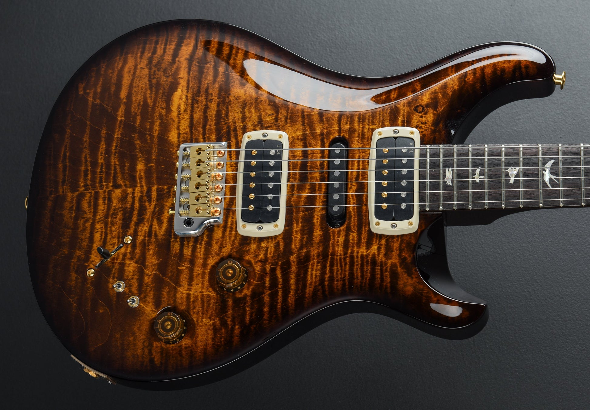 Modern Eagle V 10 Top - Black Gold Wraparound Burst