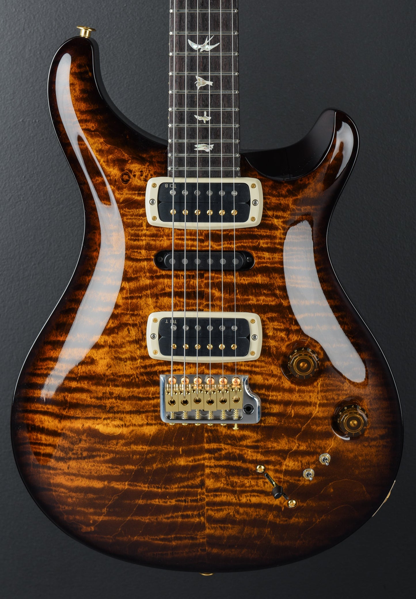 Modern Eagle V 10 Top - Black Gold Wraparound Burst