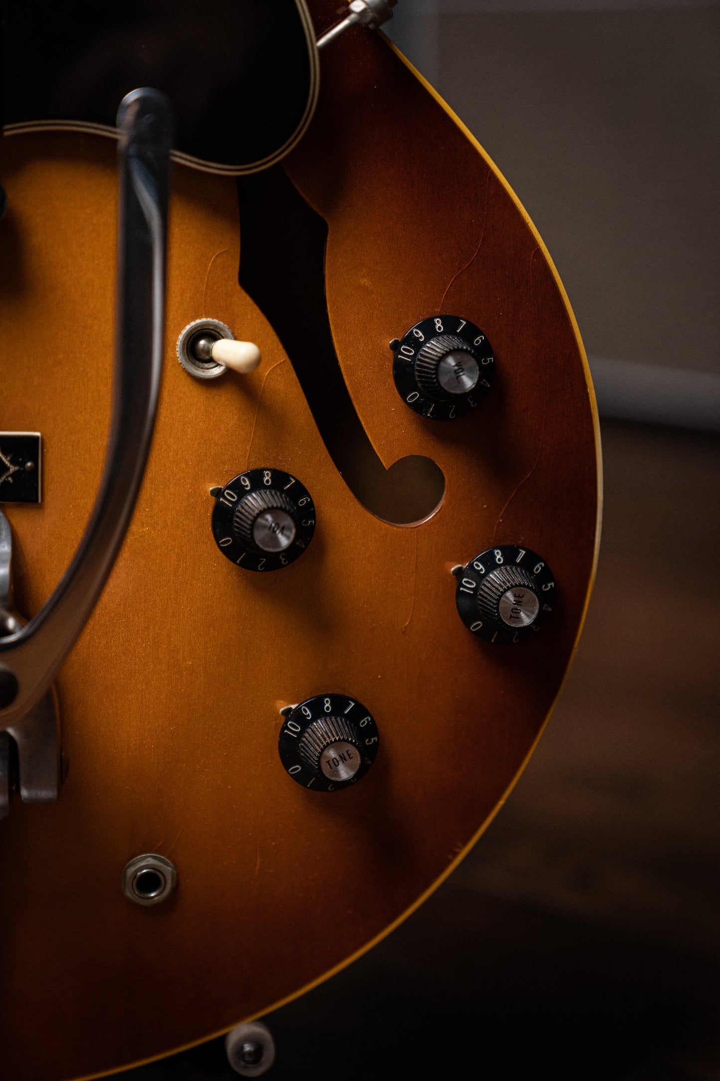 1967 Gibson ES-335 "Custom Made" with Factory Bigsby Electric Guitar - Sunburst