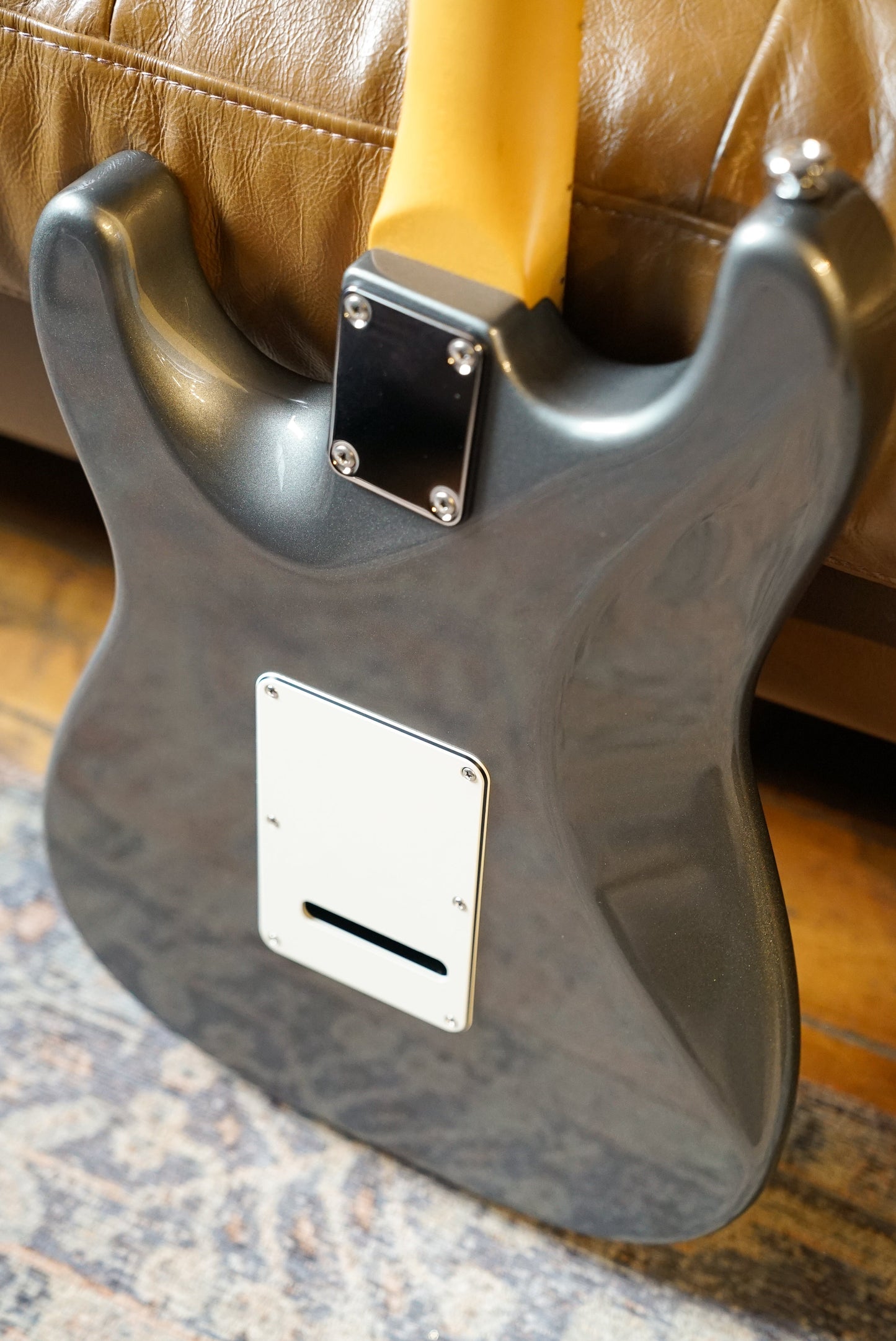 Suhr Classic S Plus HSS, Maple Neck, Pewter Metallic
