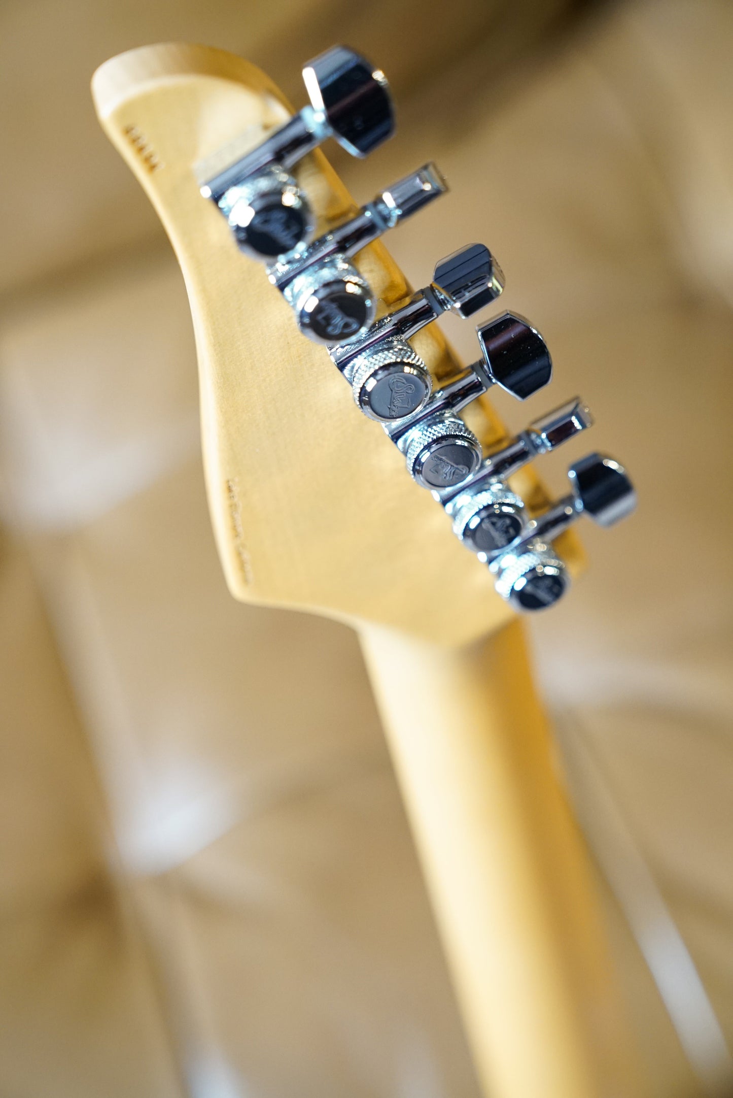 Suhr Classic S Plus HSS, Maple Neck, Pewter Metallic