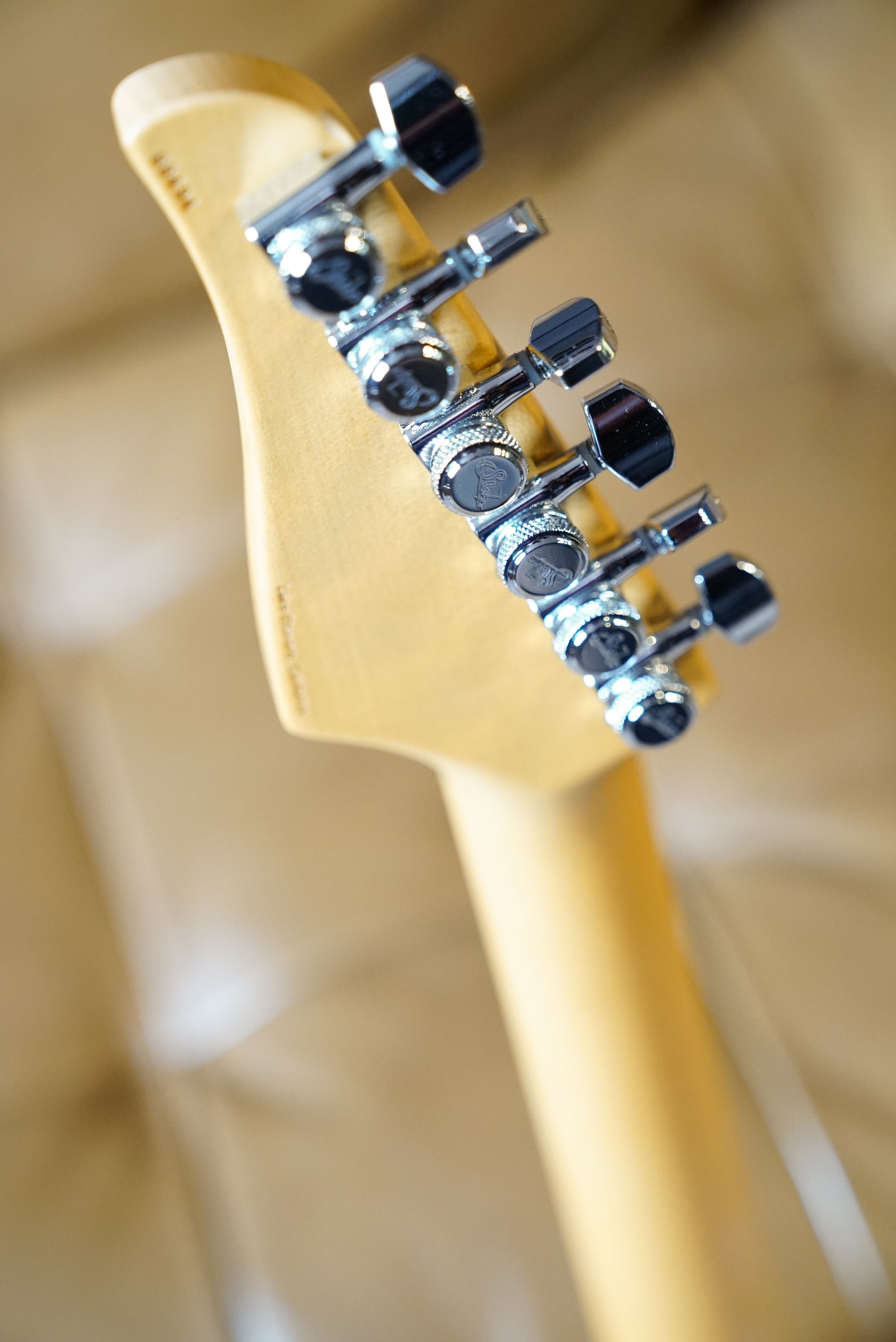 Suhr Classic S Plus HSS, Maple Neck, Pewter Metallic