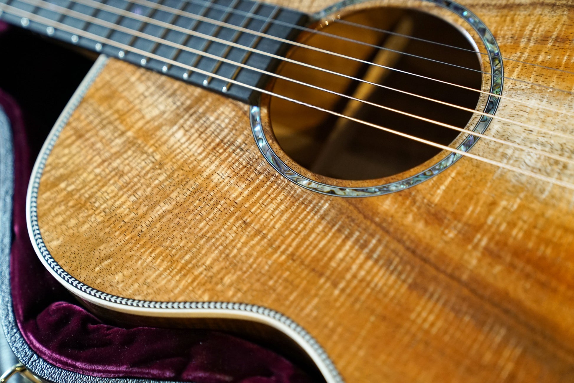 Martin Custom Shop Style 28 M-14 Flamed Koa