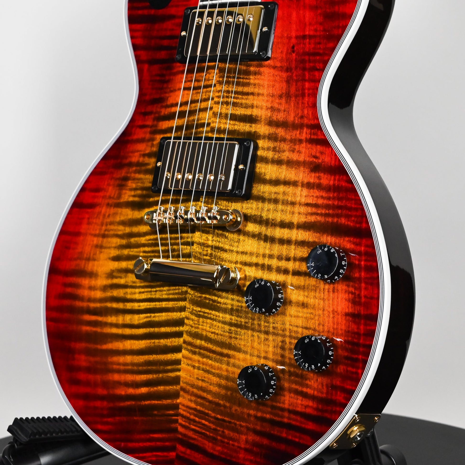 Gibson Custom Les Paul Axcess Custom Figured Top Gloss- Bengal Burst 2026 (CS600772)