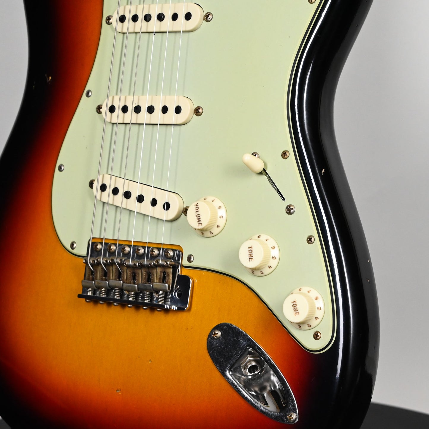 Fender Custom Shop Limited Edition 64 L-Series Stratocaster Journeyman- Aged Target 3-Tone Sunburst 2026 (L11873)