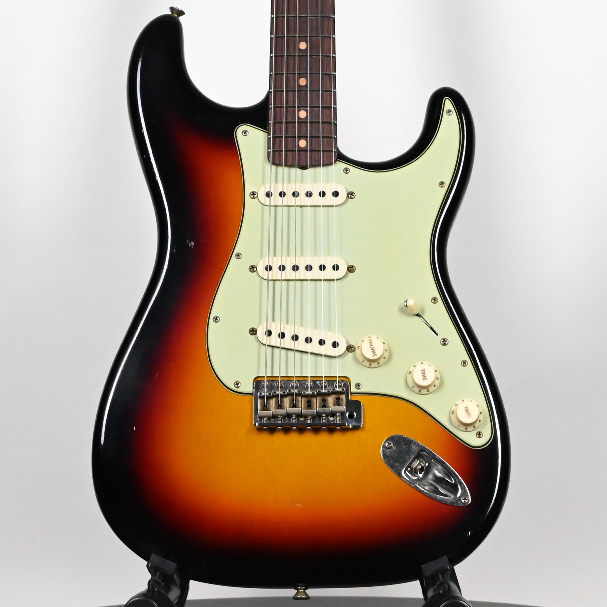 Fender Custom Shop Limited Edition 64 L-Series Stratocaster Journeyman- Aged Target 3-Tone Sunburst 2026 (L11873)