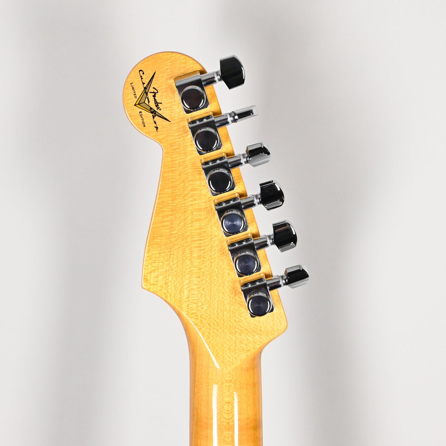 Fender Custom Shop Limited Edition Custom Deluxe Stratocaster NOS- Magenta Sparkle 2025 (CZ589381)