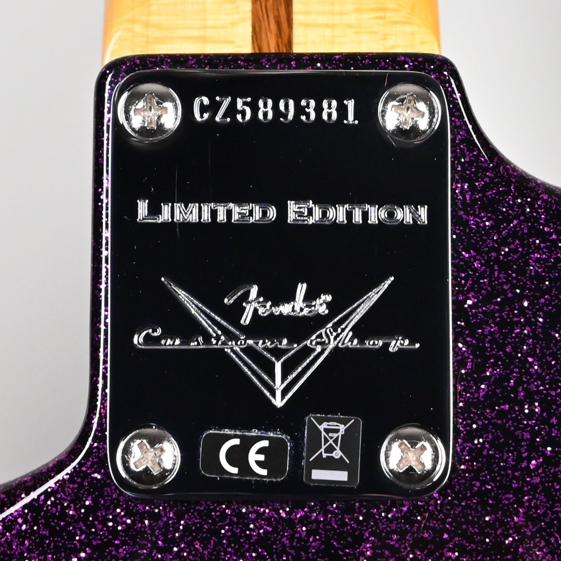Fender Custom Shop Limited Edition Custom Deluxe Stratocaster NOS- Magenta Sparkle 2025 (CZ589381)