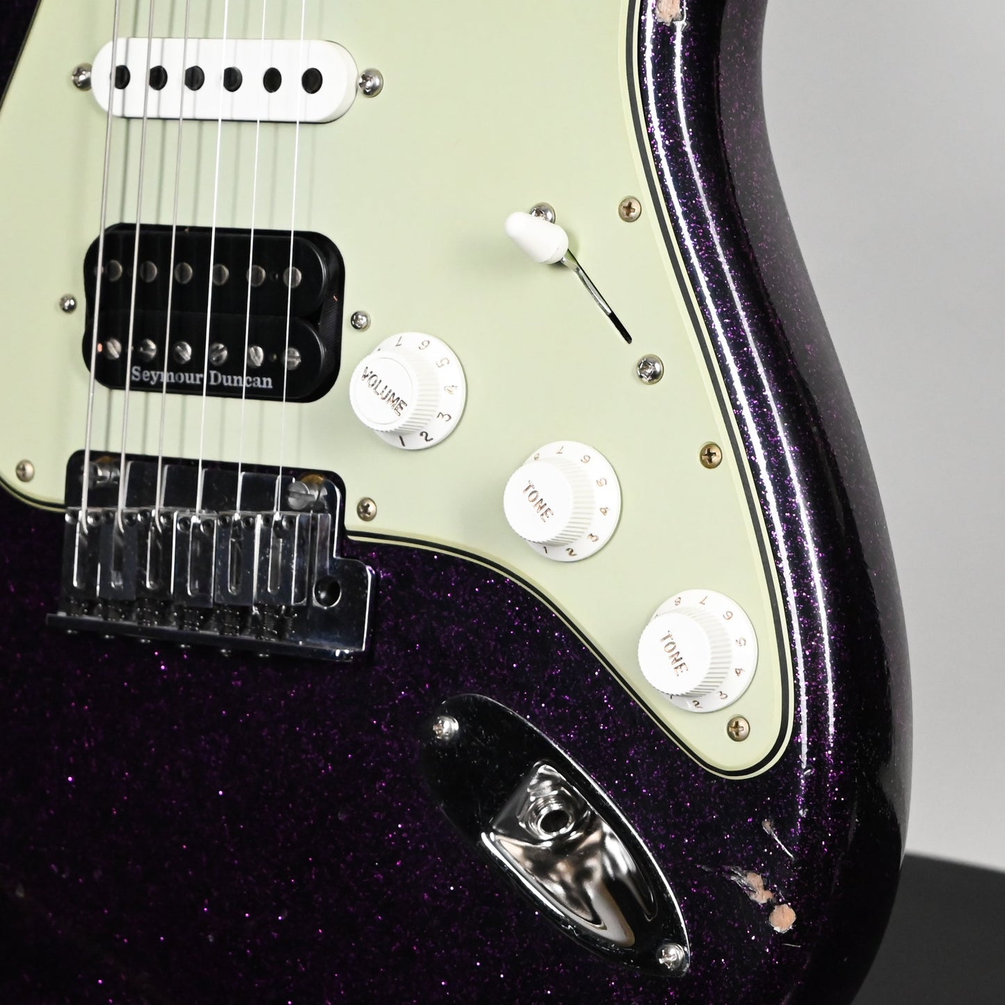 Fender Custom Shop Custom Deluxe Stratocaster w/ Seymour Duncan SH4B Humbucker, Relic/ Closet Classic Hardware- Magenta Sparkle 2026 (R147174)