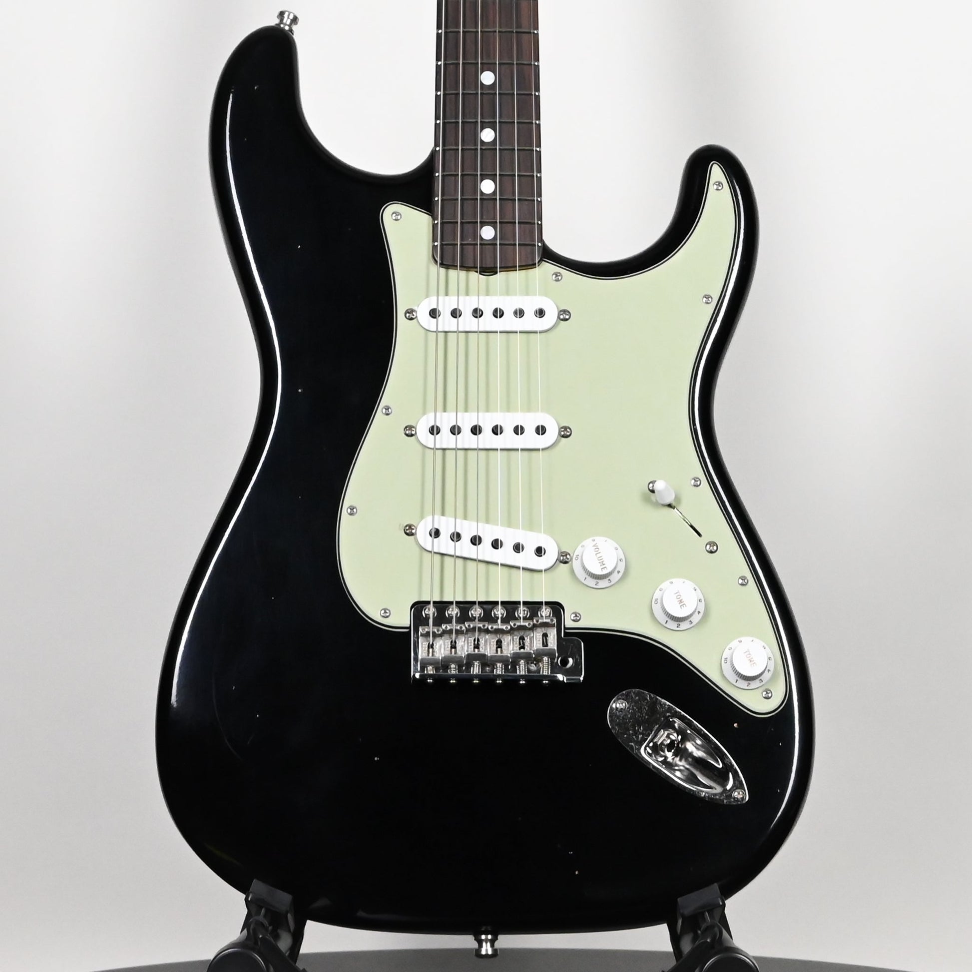 Fender Custom Shop NAMM 2025 Limited Edition 1965 Compound Radius Stratocaster Journeyman w/ Closet Classic Hardware- Aged Black 2026 (CZ589701)