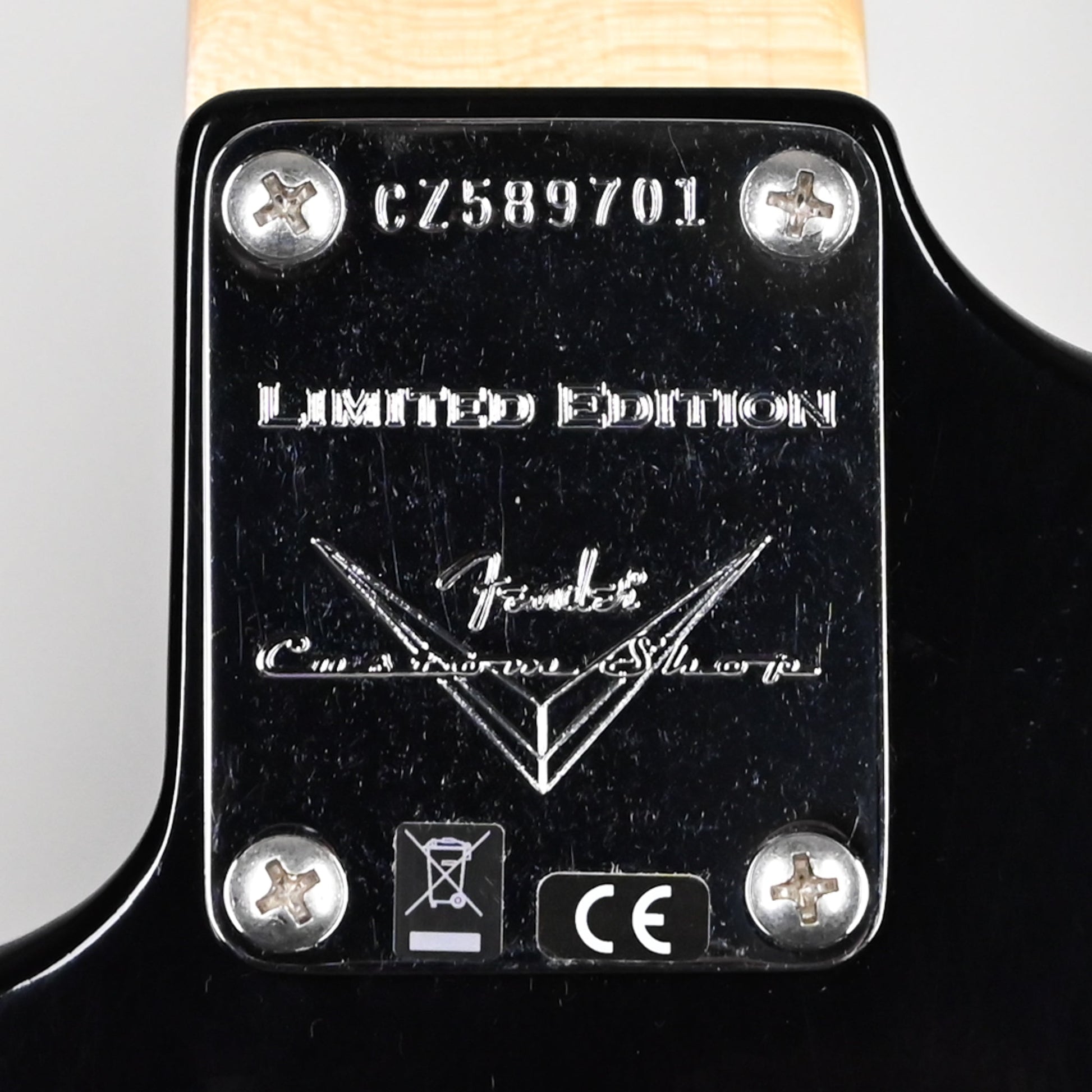Fender Custom Shop NAMM 2025 Limited Edition 1965 Compound Radius Stratocaster Journeyman w/ Closet Classic Hardware- Aged Black 2026 (CZ589701)