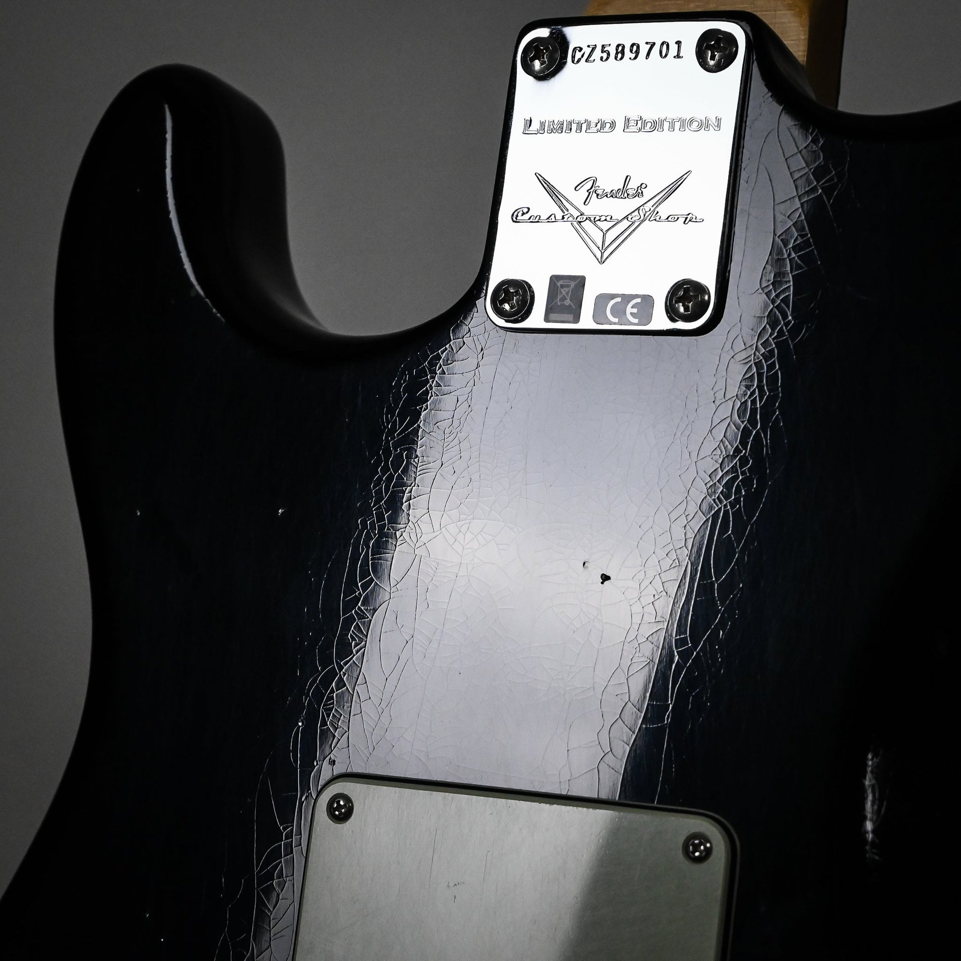 Fender Custom Shop NAMM 2025 Limited Edition 1965 Compound Radius Stratocaster Journeyman w/ Closet Classic Hardware- Aged Black 2026 (CZ589701)