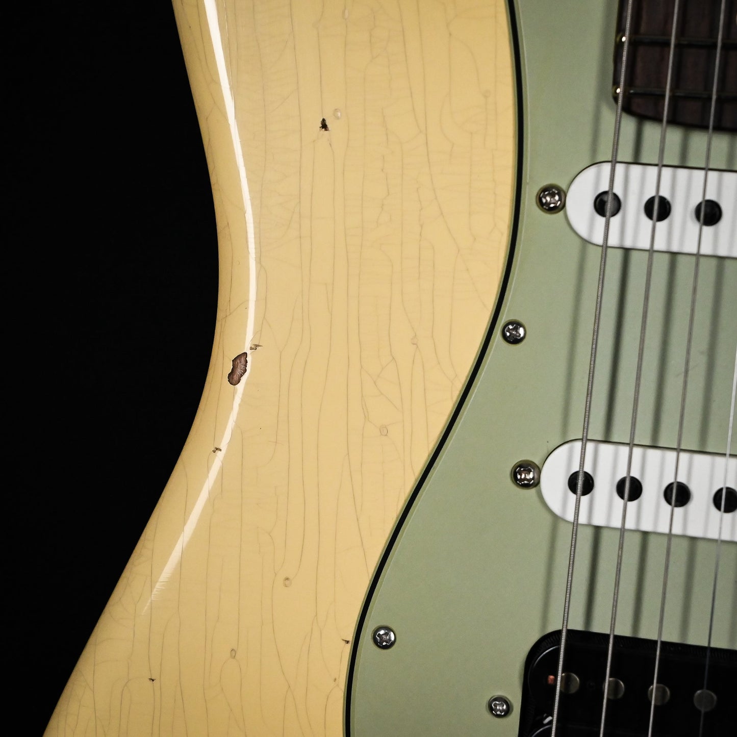 Fender Custom Shop Deluxe Stratocaster w/ Seymour Duncan SH4B Humbucker, Relic/ Closet Classic Hardware- Aged Vintage White 2026 (R148062)