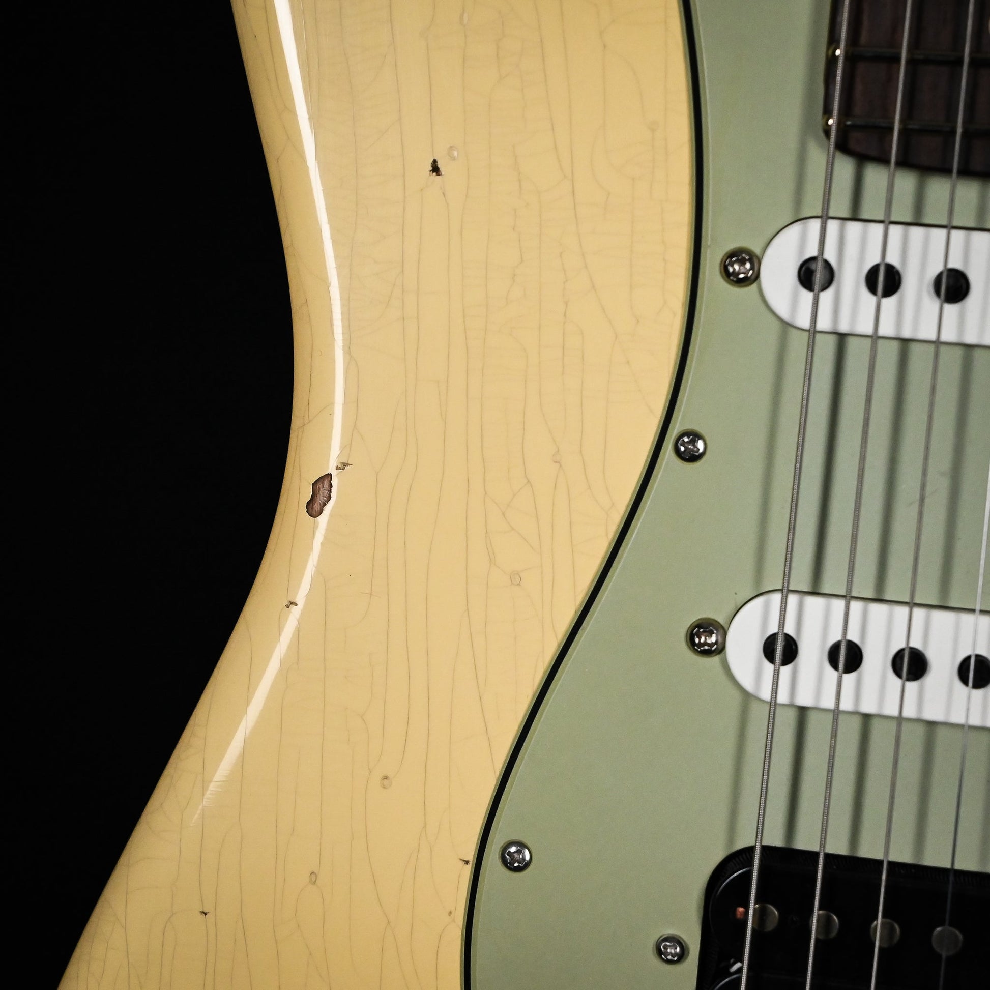 Fender Custom Shop Deluxe Stratocaster w/ Seymour Duncan SH4B Humbucker, Relic/ Closet Classic Hardware- Aged Vintage White 2026 (R148062)