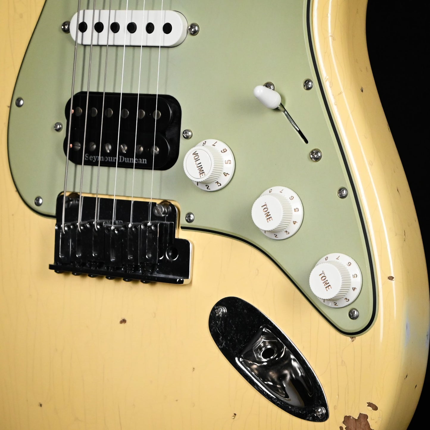 Fender Custom Shop Deluxe Stratocaster w/ Seymour Duncan SH4B Humbucker, Relic/ Closet Classic Hardware- Aged Vintage White 2026 (R148062)
