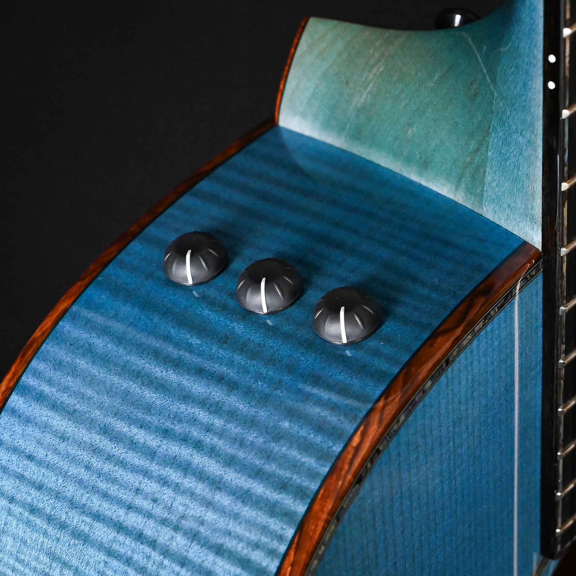 Taylor Custom Catch #23 C14ce B6023 – Grand Auditorium w/ Lutz Spruce Top & Figured Big Leaf Maple Back & Sides Acoustic/Electric Guitar- Koi Blue 2026 (1203306094)