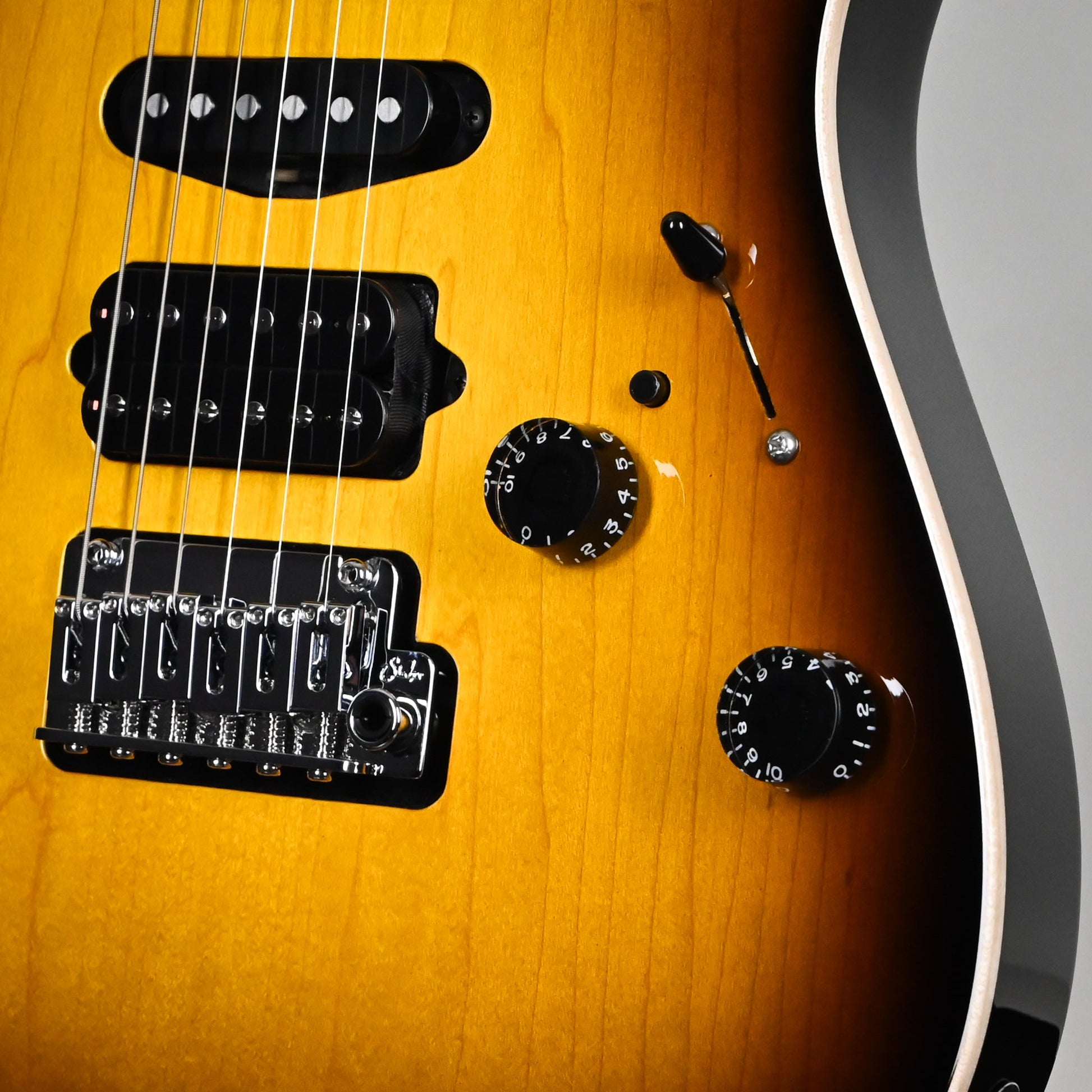 Suhr Custom Modern Electric Guitar- 2 Tone Tobacco Burst 2026 (93053)
