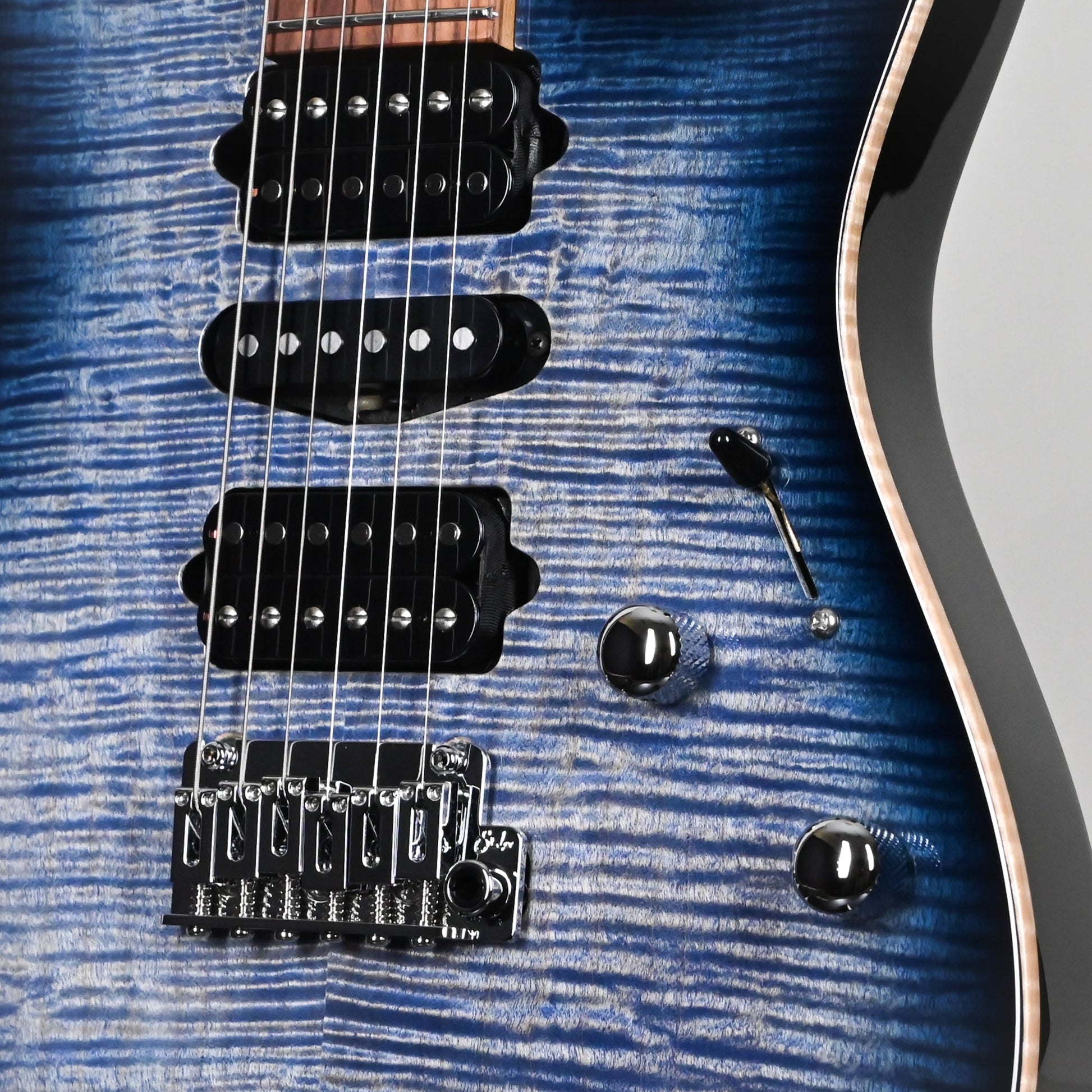 Suhr Modern Plus Electric Guitar- Faded Trans Whale Blue Burst 2026 (91453)