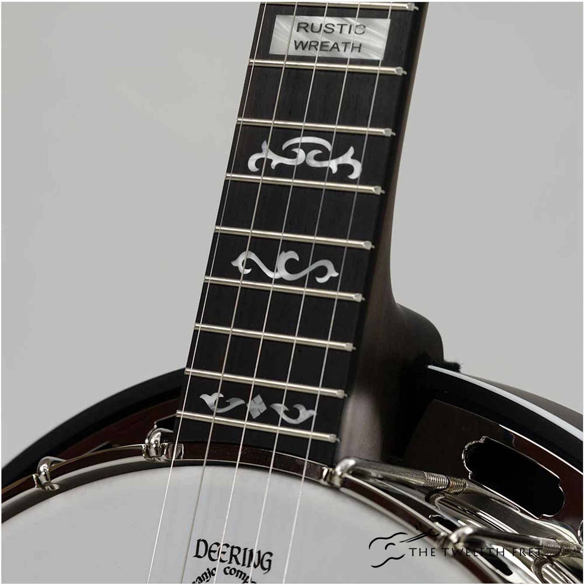 Deering Rustic Wreath Banjo
