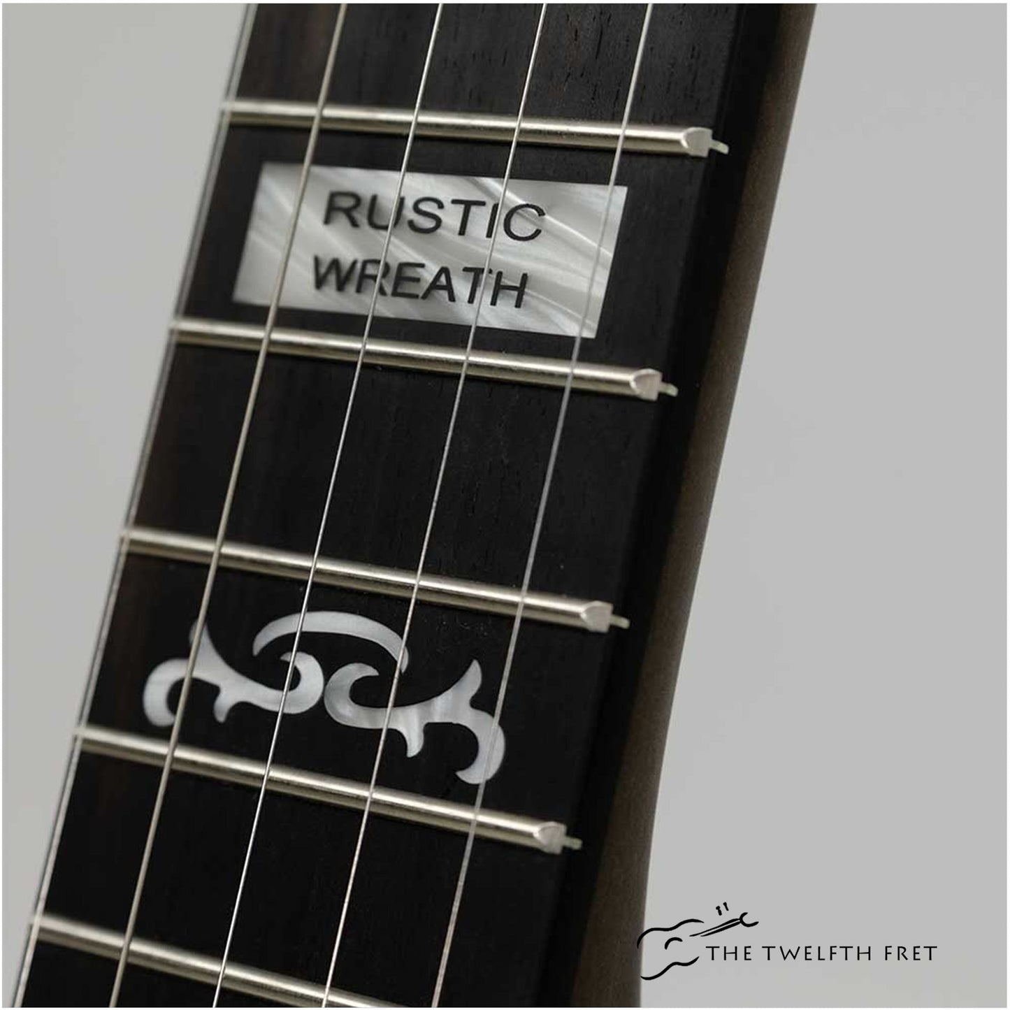 Deering Rustic Wreath Banjo