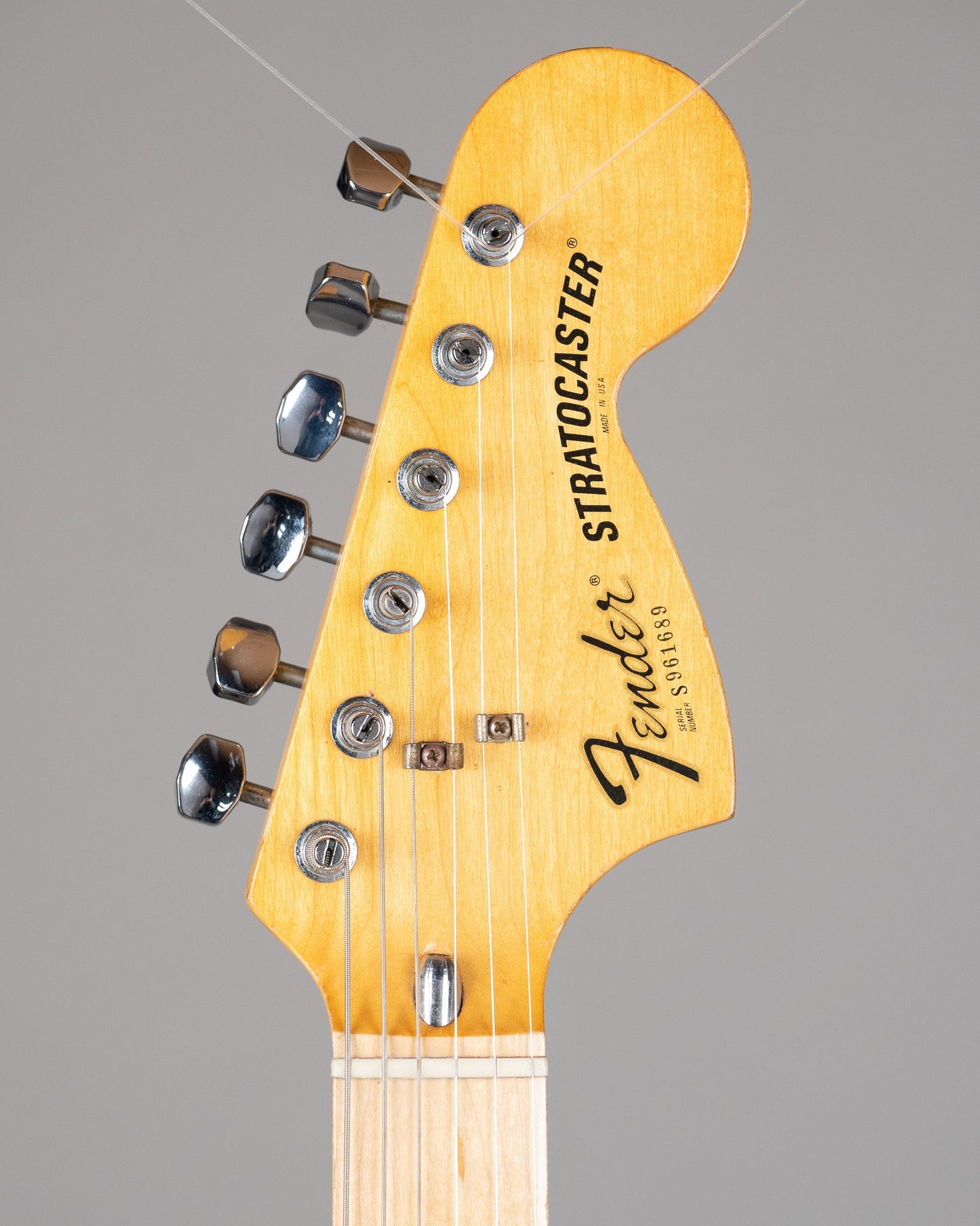 1979 Fender Stratocaster International Series (USA, Moroccan Red,  OHSC)