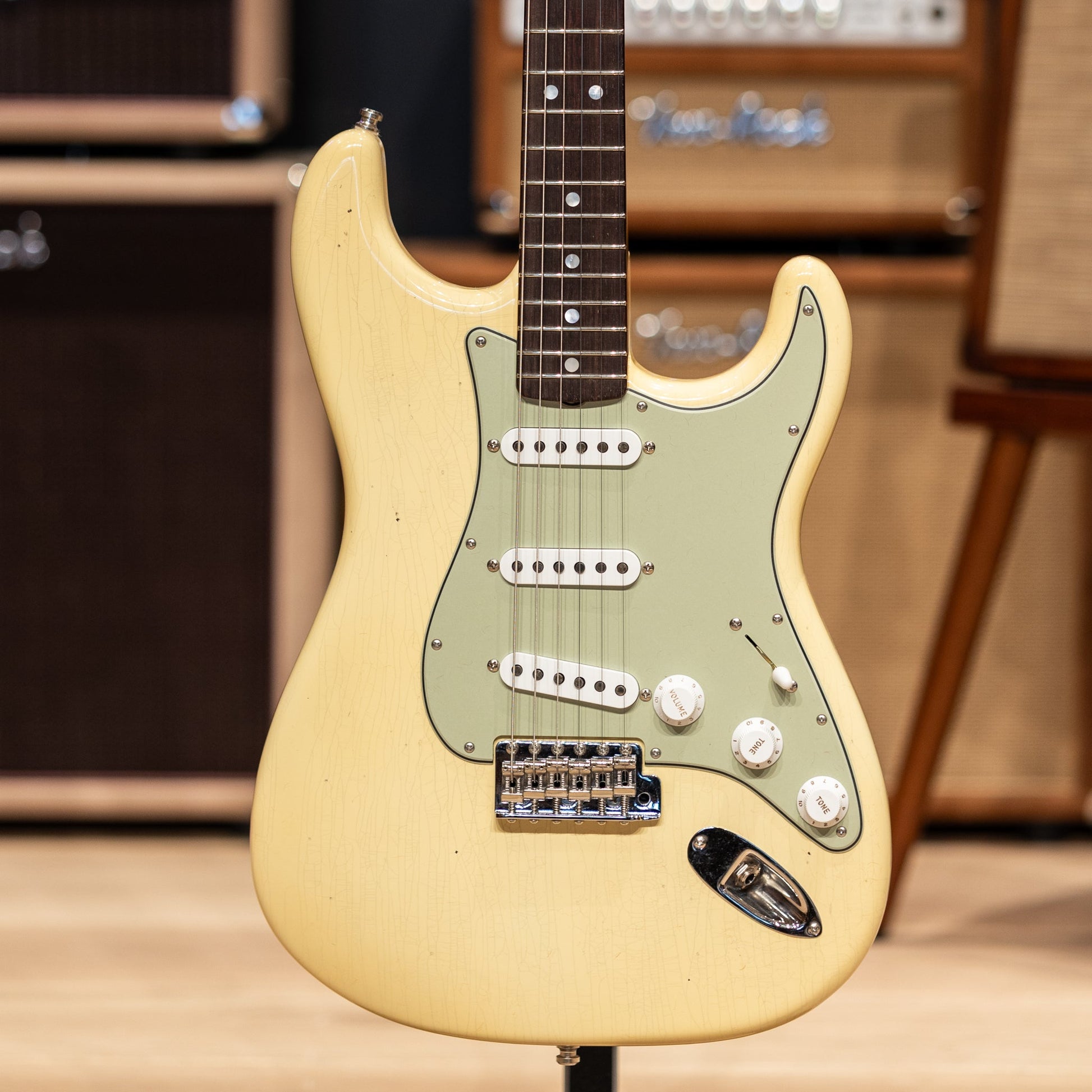 Fender Custom Shop 1965 Strat Compound Radius Journeyman - Aged Vintage White