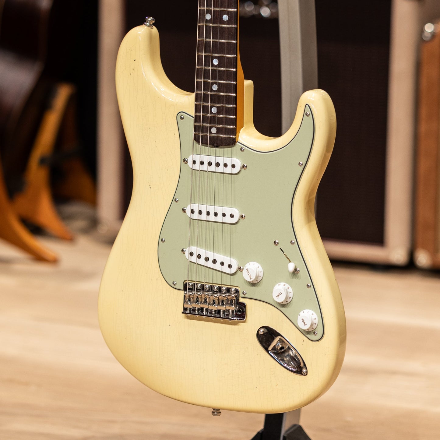 Fender Custom Shop 1965 Strat Compound Radius Journeyman - Aged Vintage White