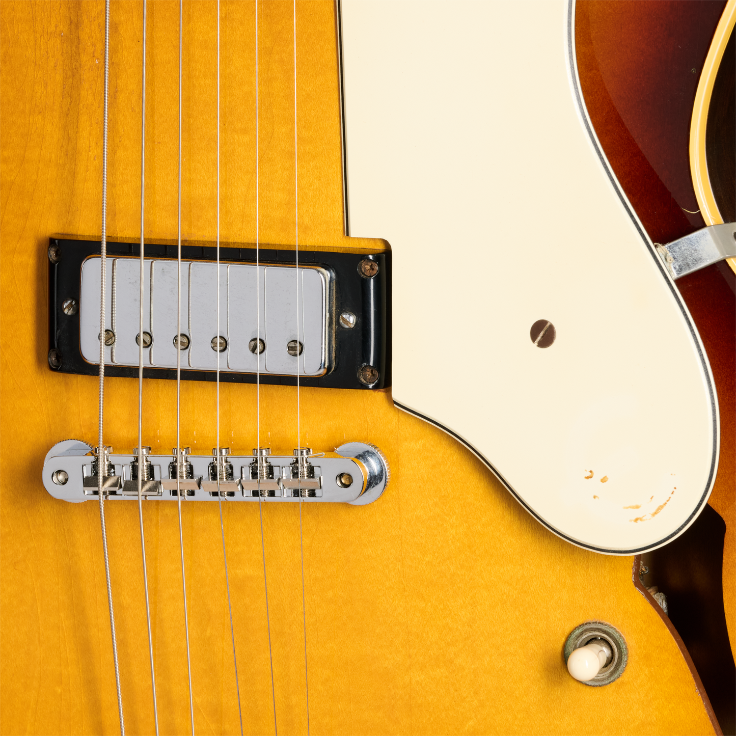 Gibson Certified Vintage 1967 Epiphone Riviera, Sunburst