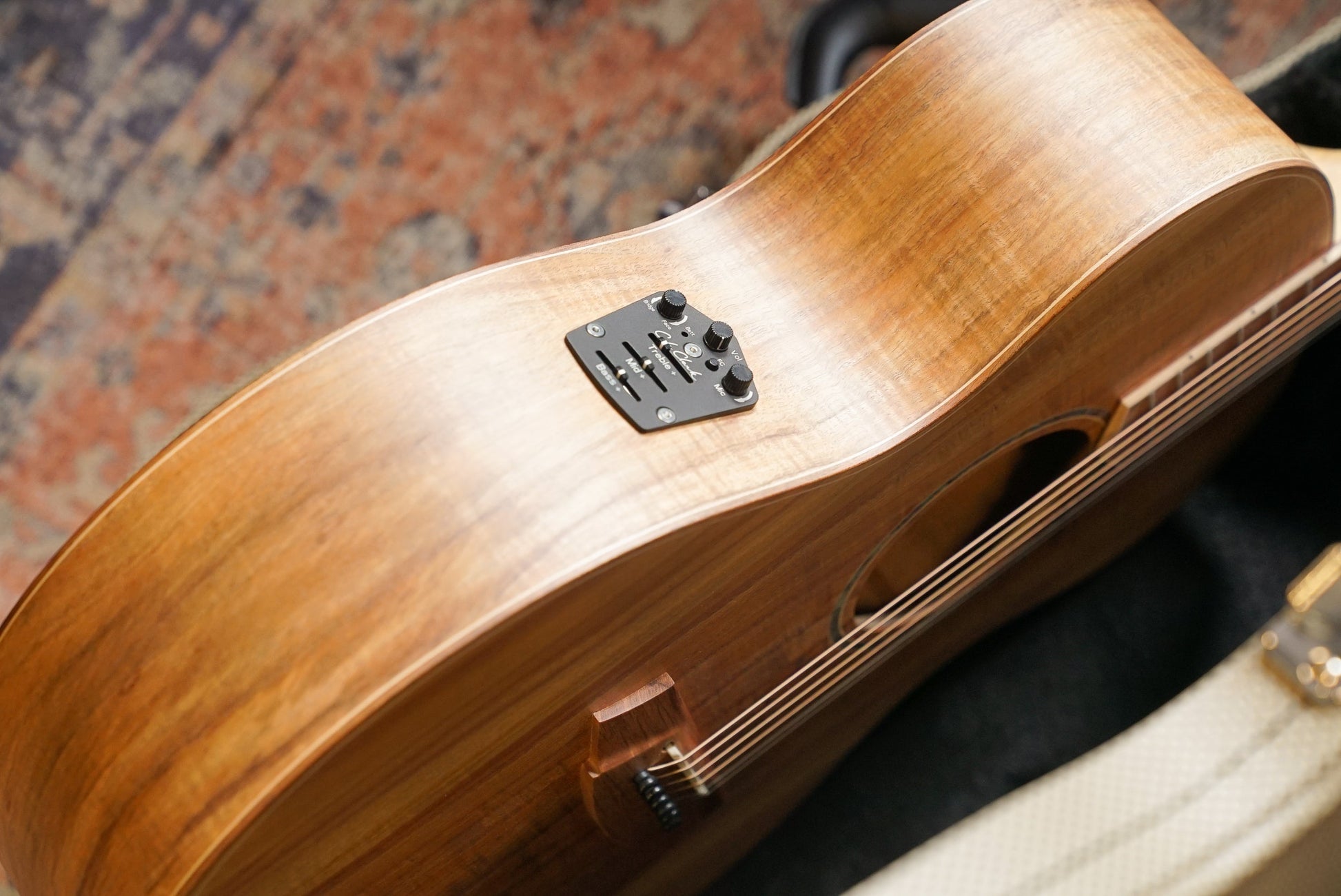 Cole Clark Master Grade ANMGE All-Blackwood Angel