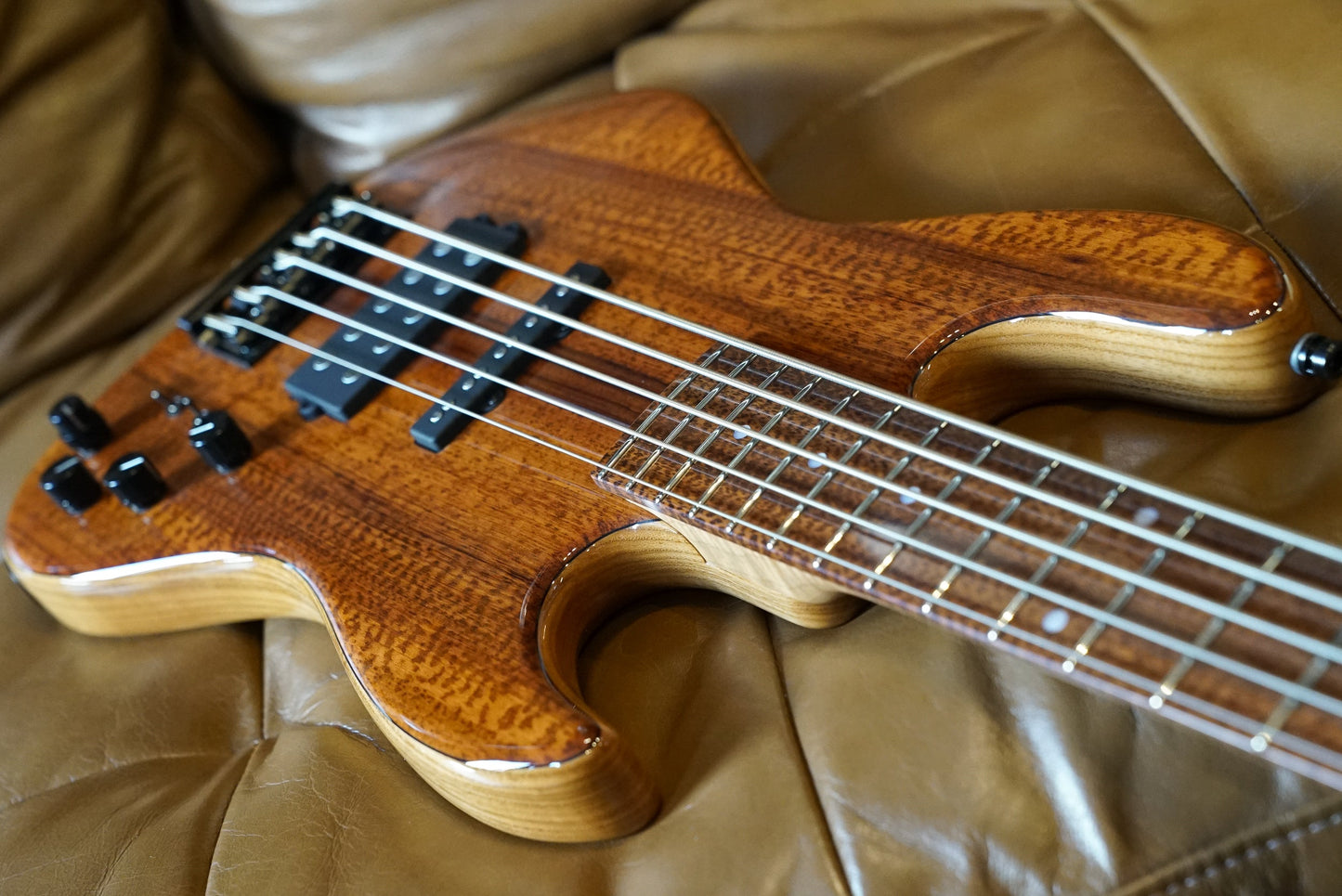Sadowsky MasterBuilt 2022 Limited Edition 21 Fret MM Style 5-String Bass Guitar