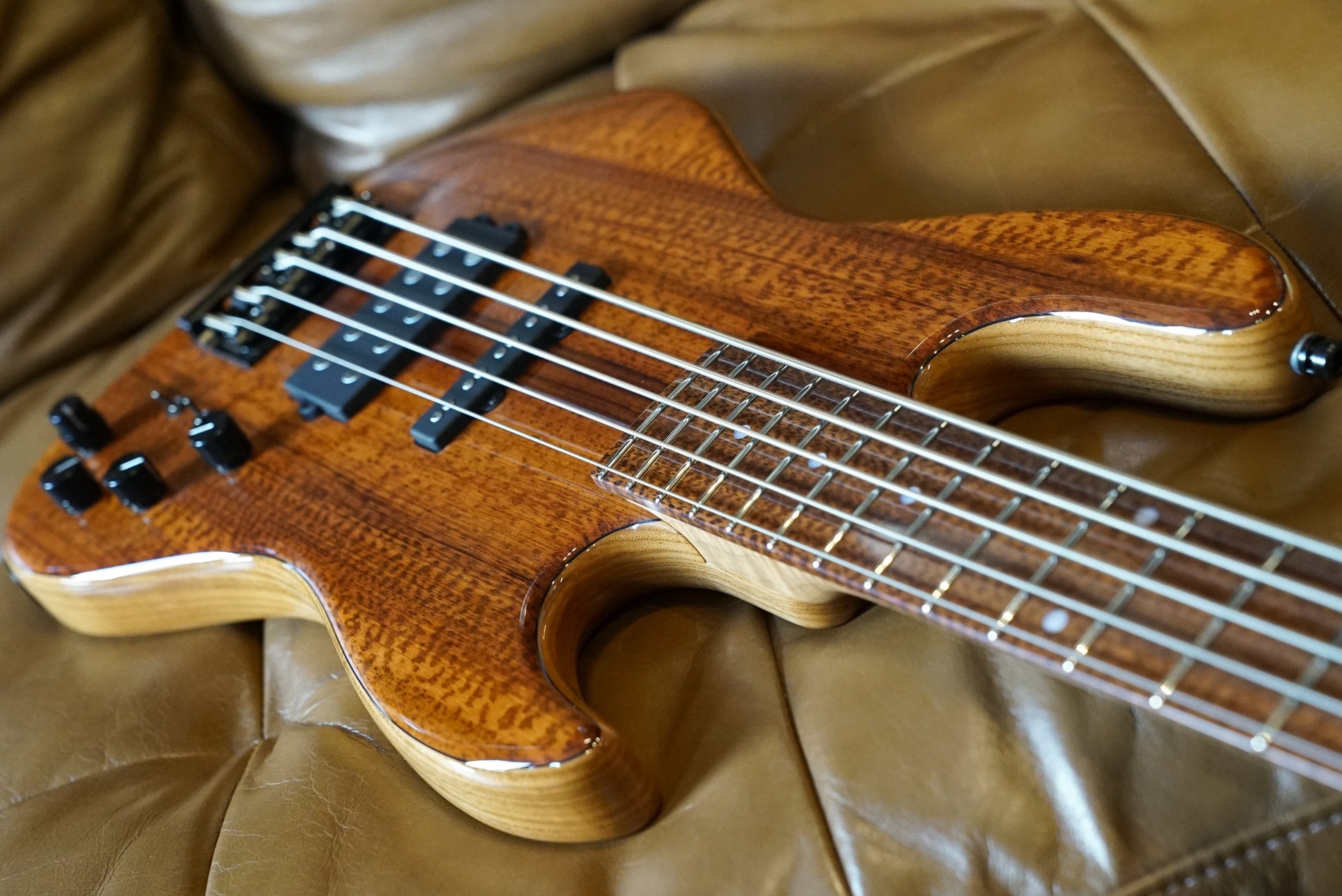 Sadowsky MasterBuilt 2022 Limited Edition 21 Fret MM Style 5-String Bass Guitar