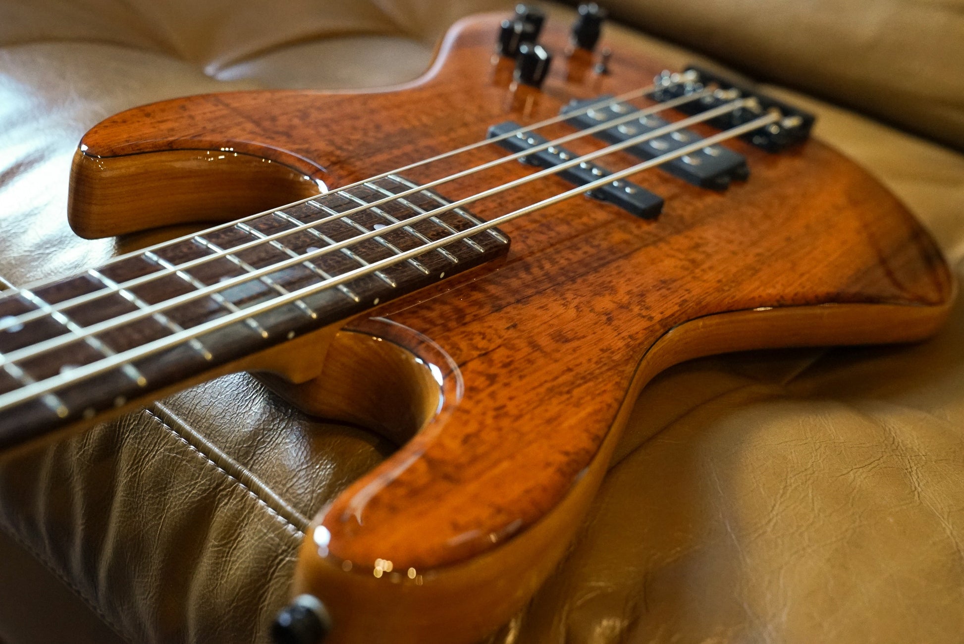 Sadowsky MasterBuilt 2022 Limited Edition 21 Fret MM Style 4-String Bass Guitar