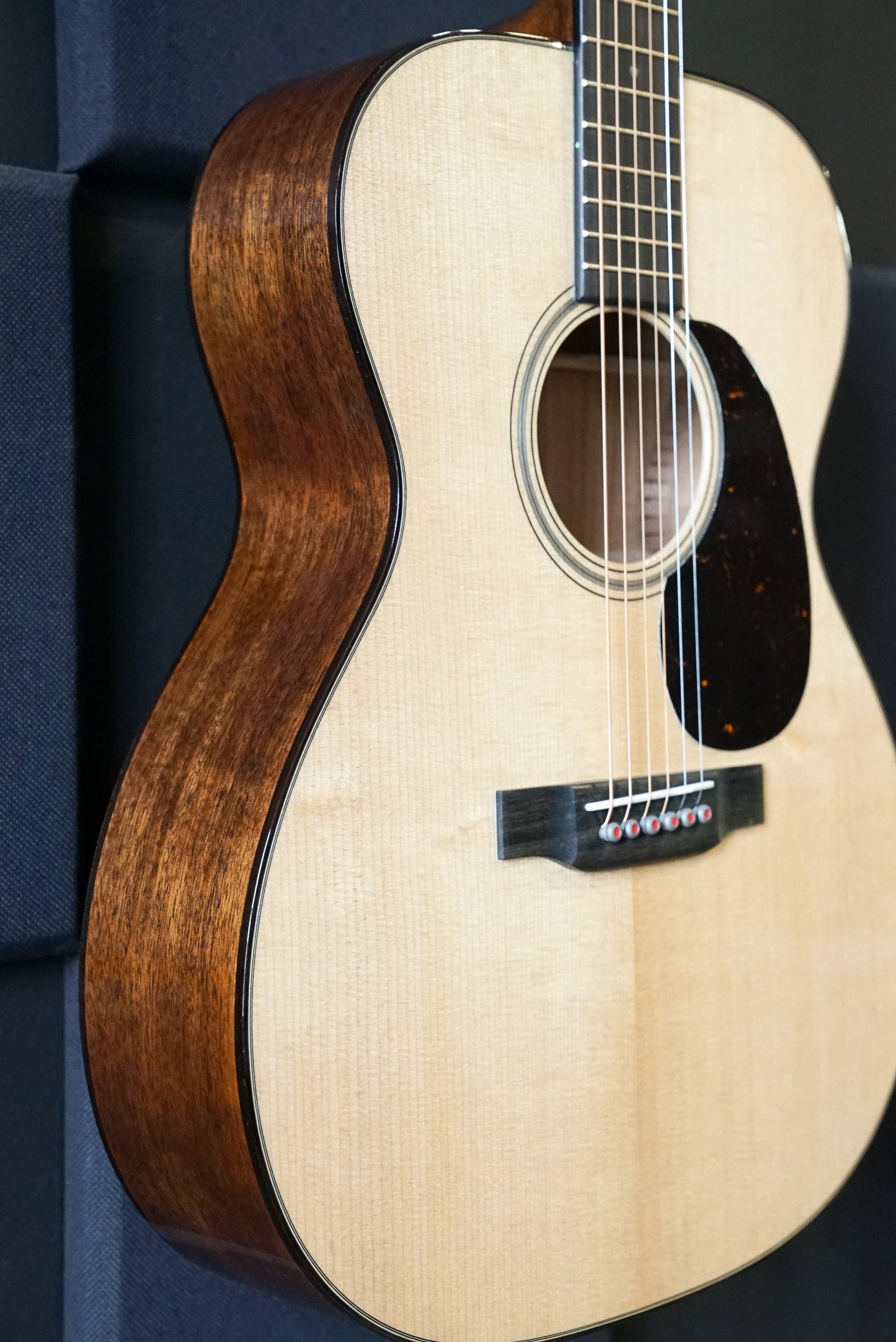 Martin 000-18MD: Modern Deluxe Acoustic Guitar