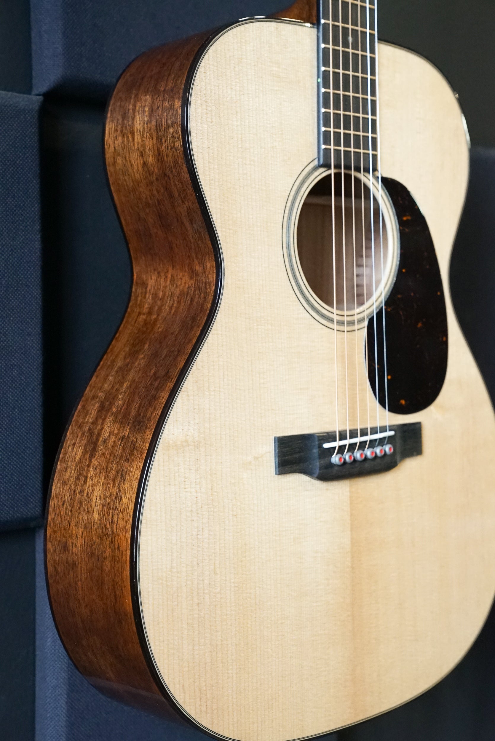 Martin 000-18MD: Modern Deluxe Acoustic Guitar