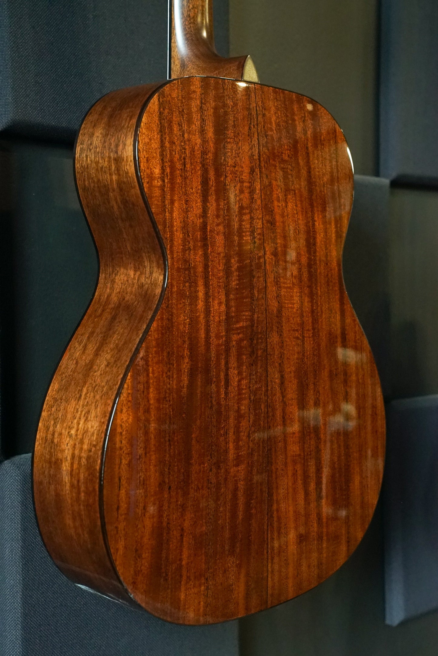Martin 000-18MD: Modern Deluxe Acoustic Guitar