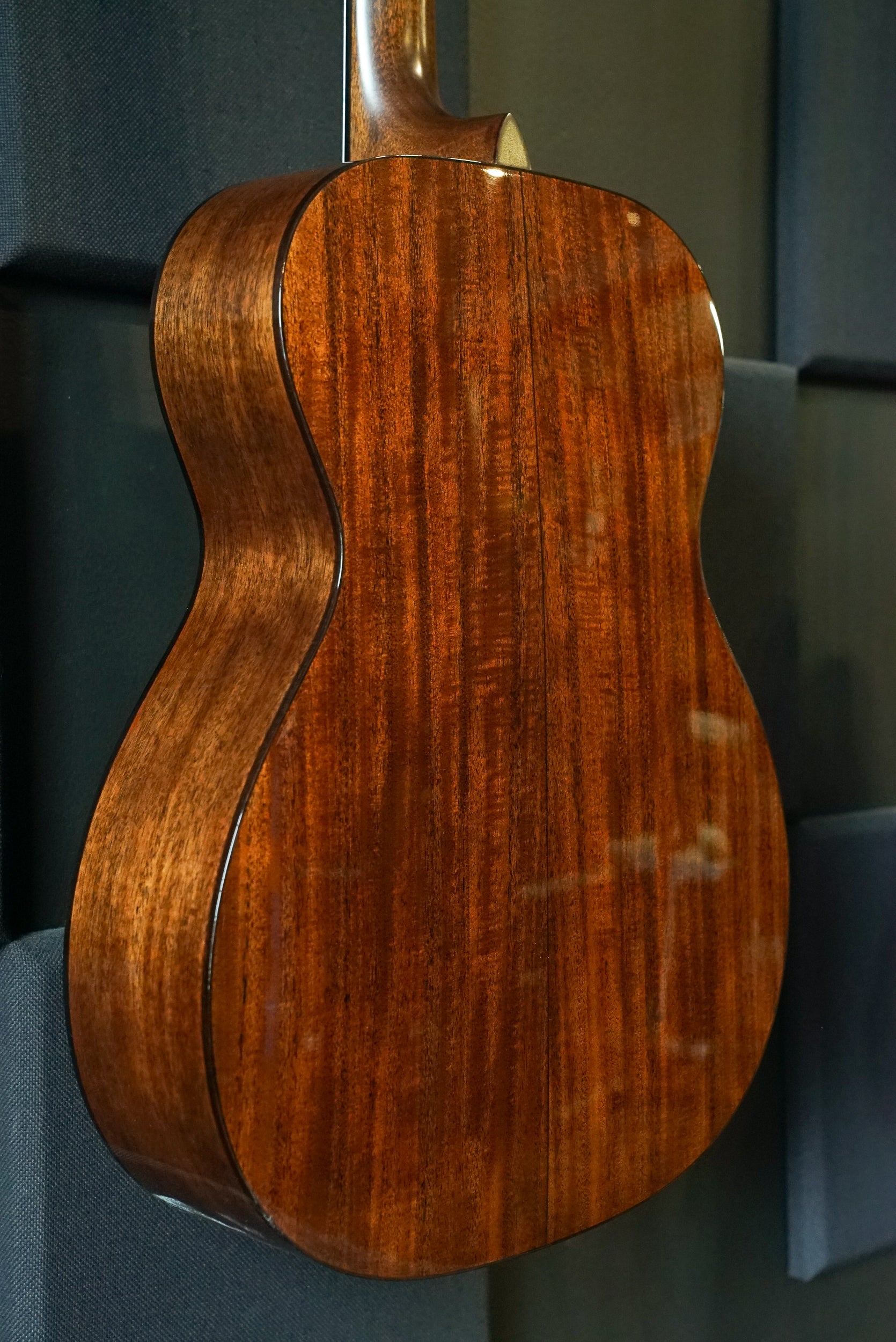 Martin 000-18MD: Modern Deluxe Acoustic Guitar