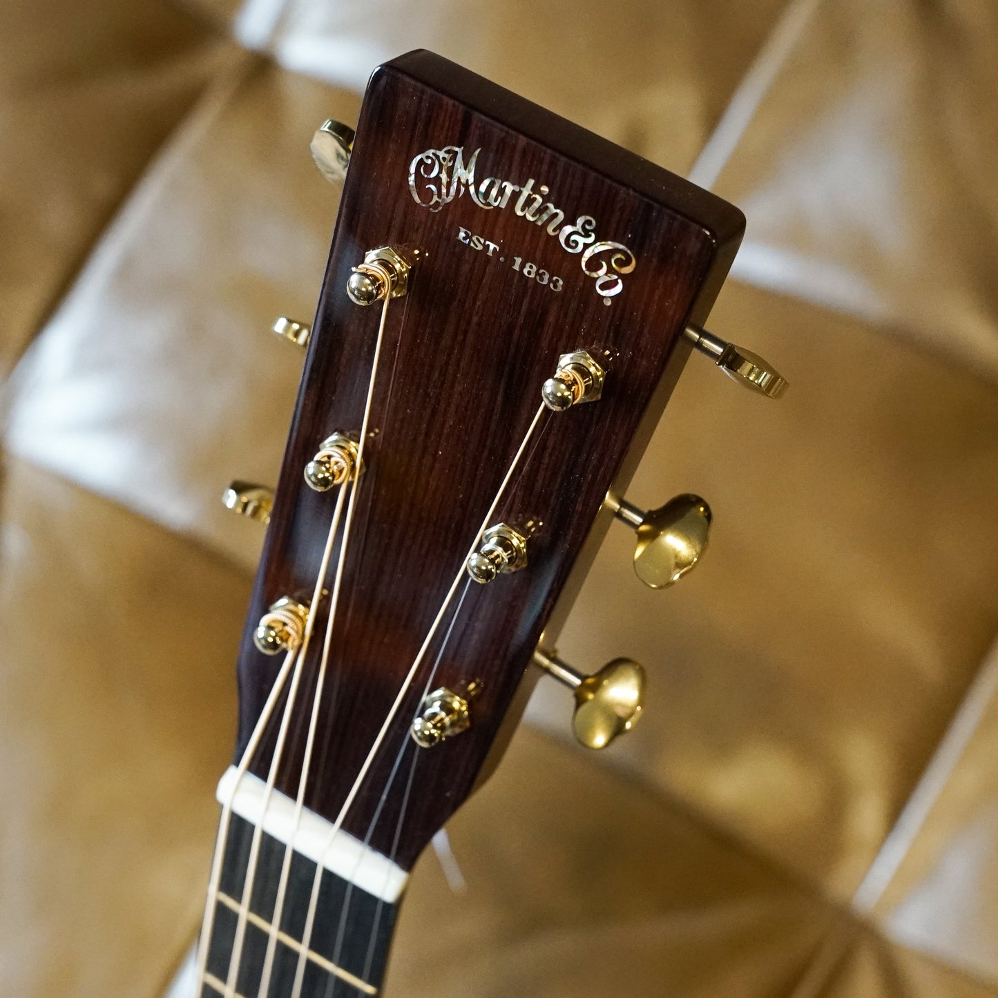 Martin 000-18MD: Modern Deluxe Acoustic Guitar
