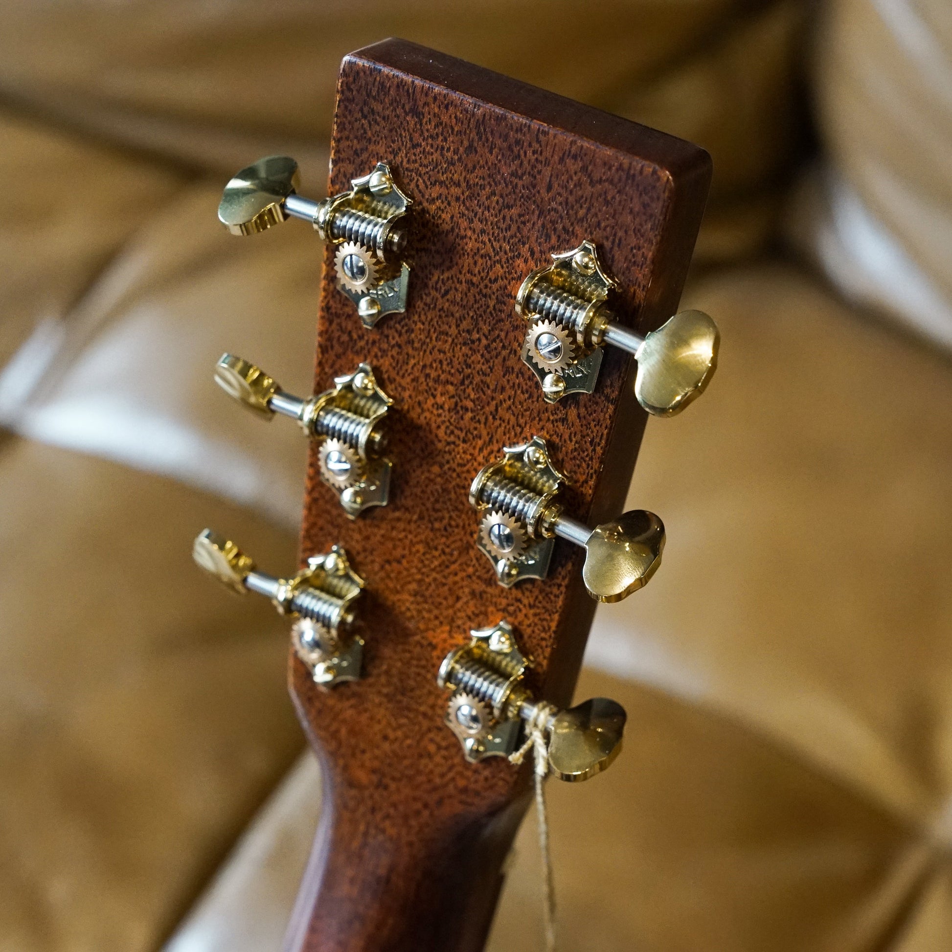 Martin 000-18MD: Modern Deluxe Acoustic Guitar
