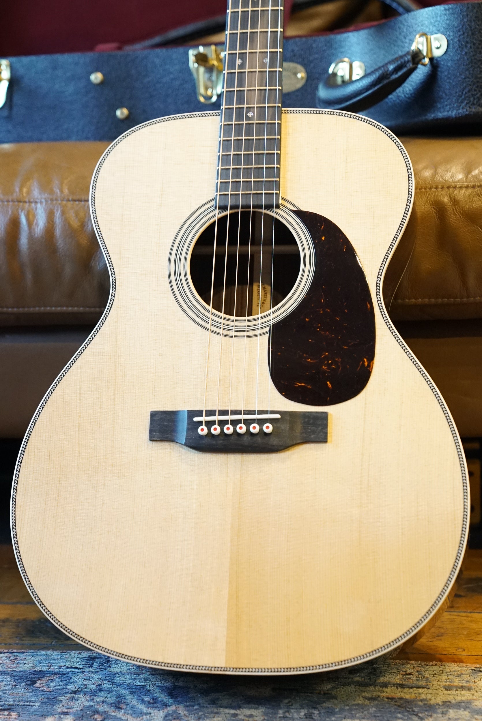 Martin 00028MD: Modern Deluxe Auditorium Acoustic Guitar