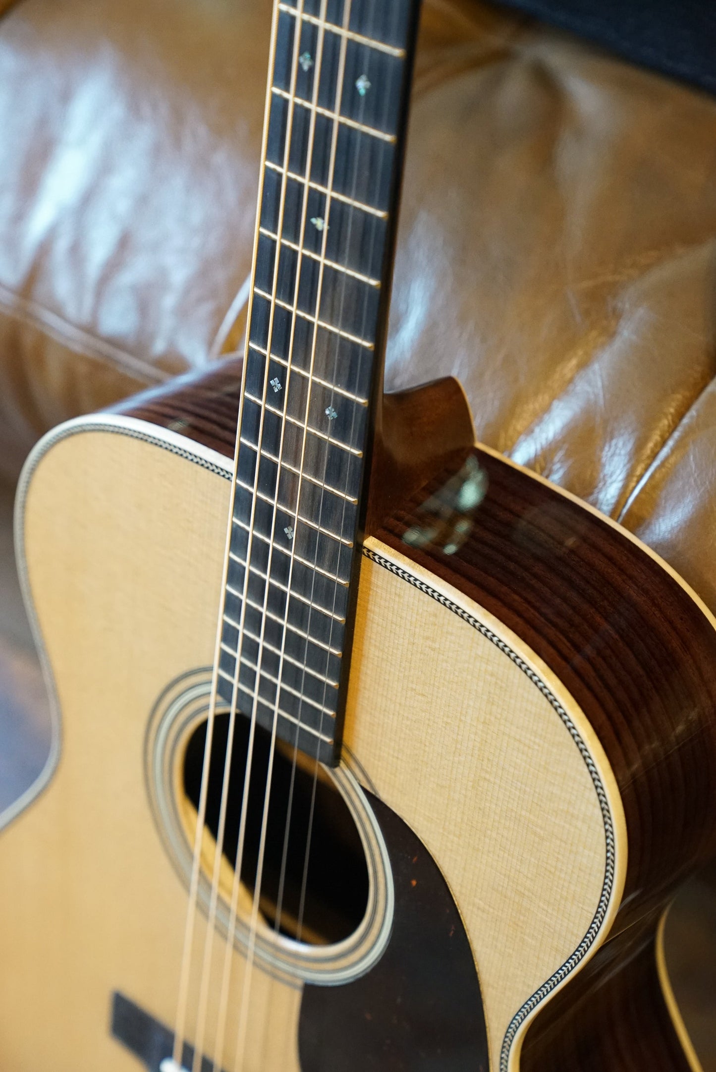 Martin 00028MD: Modern Deluxe Auditorium Acoustic Guitar