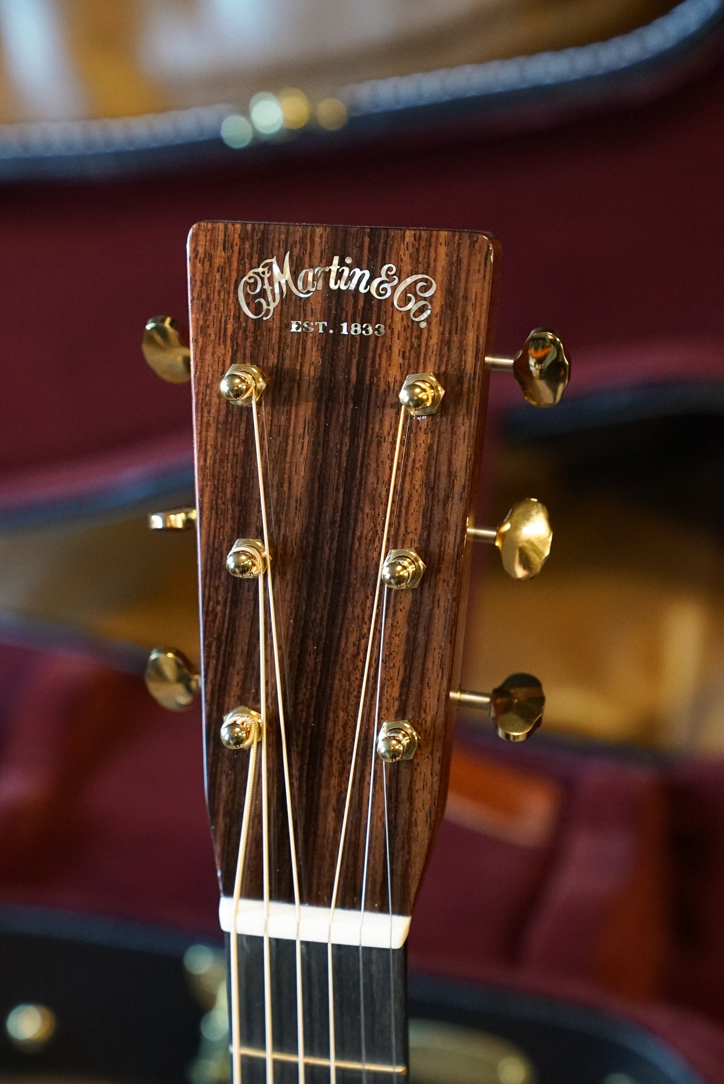 Martin 00028MD: Modern Deluxe Auditorium Acoustic Guitar