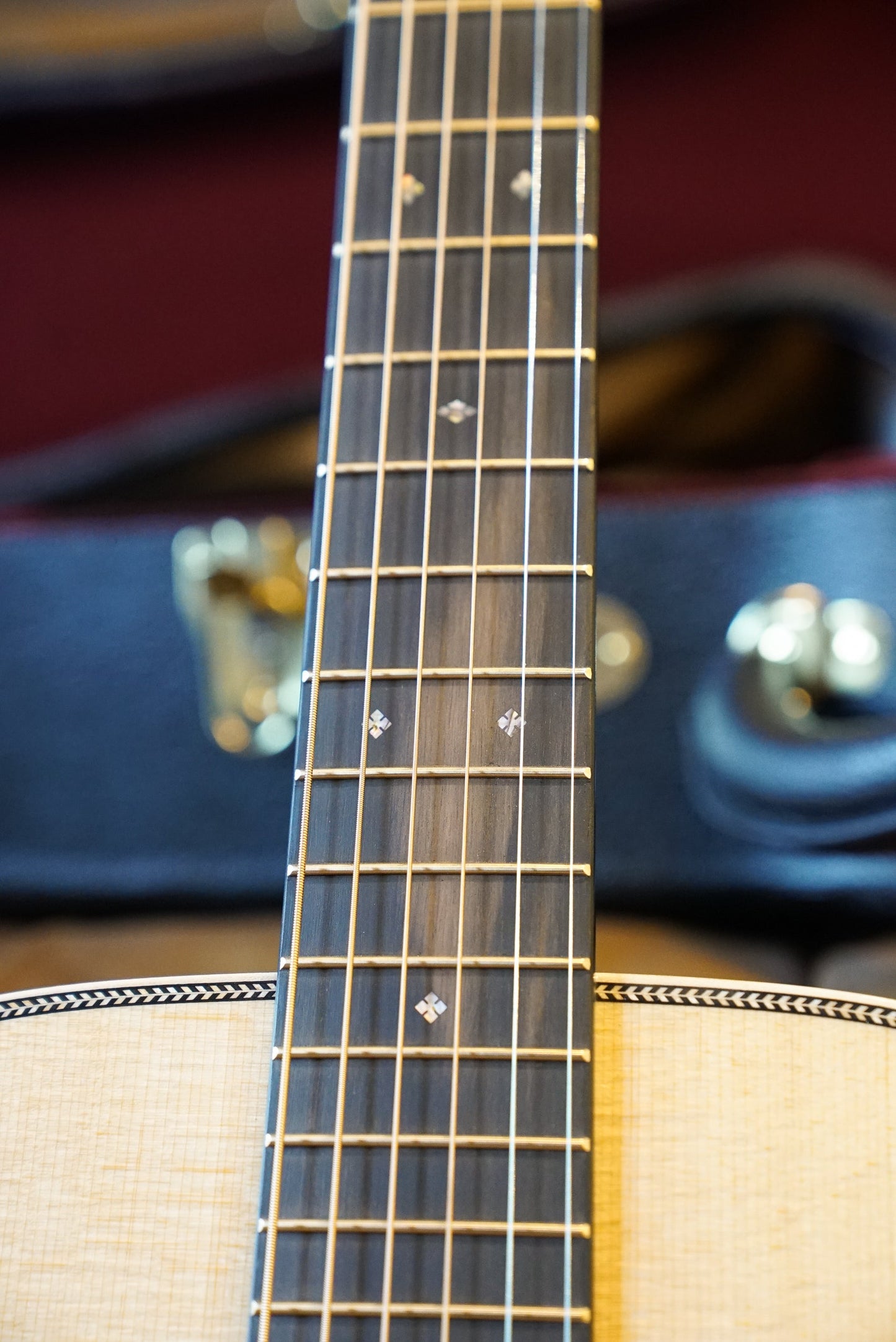 Martin 00028MD: Modern Deluxe Auditorium Acoustic Guitar