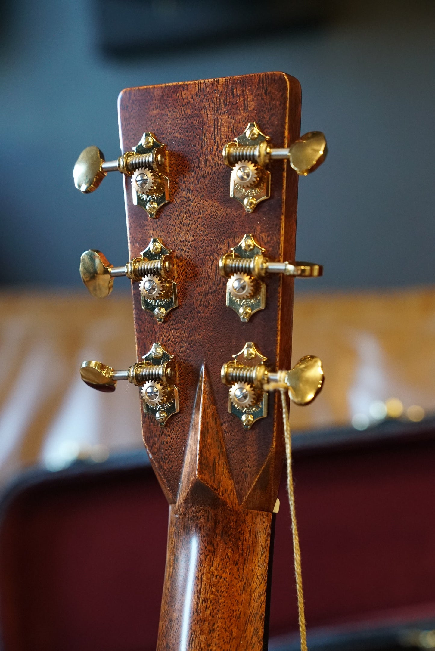 Martin 00028MD: Modern Deluxe Auditorium Acoustic Guitar