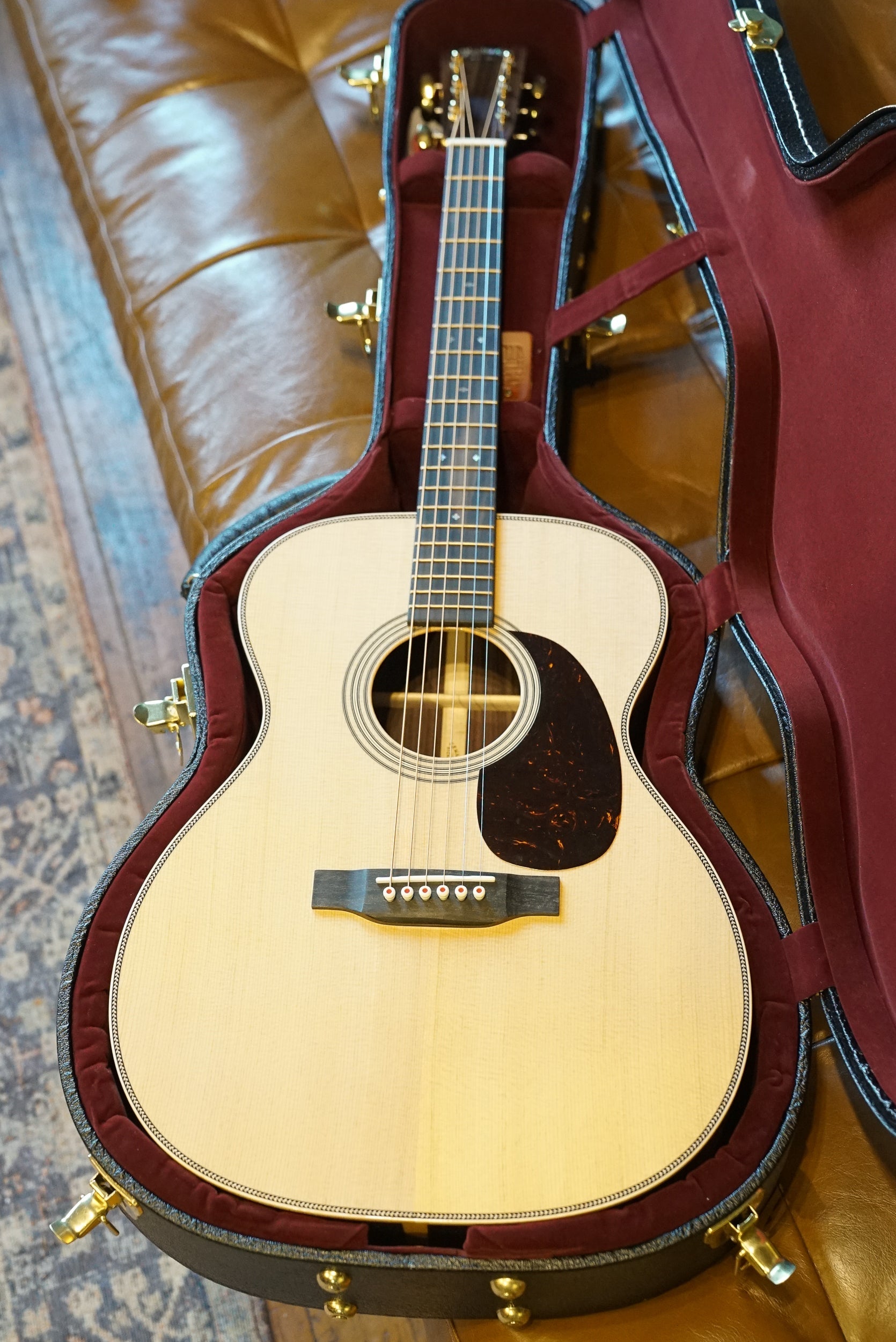 Martin 00028MD: Modern Deluxe Auditorium Acoustic Guitar