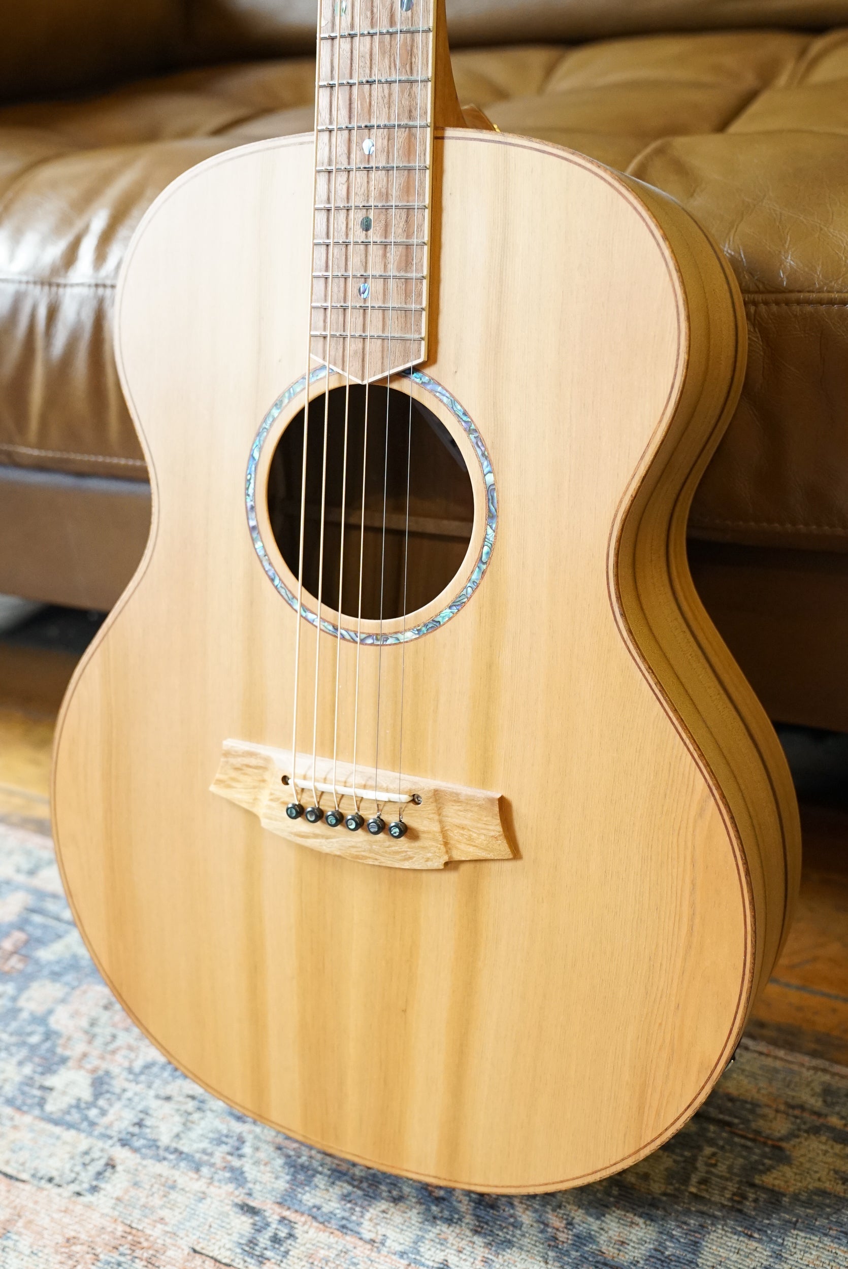 Cole Clark Master Grade ANMGE-KBSF-AE Acoustic Guitar - King Billy / Sassafras