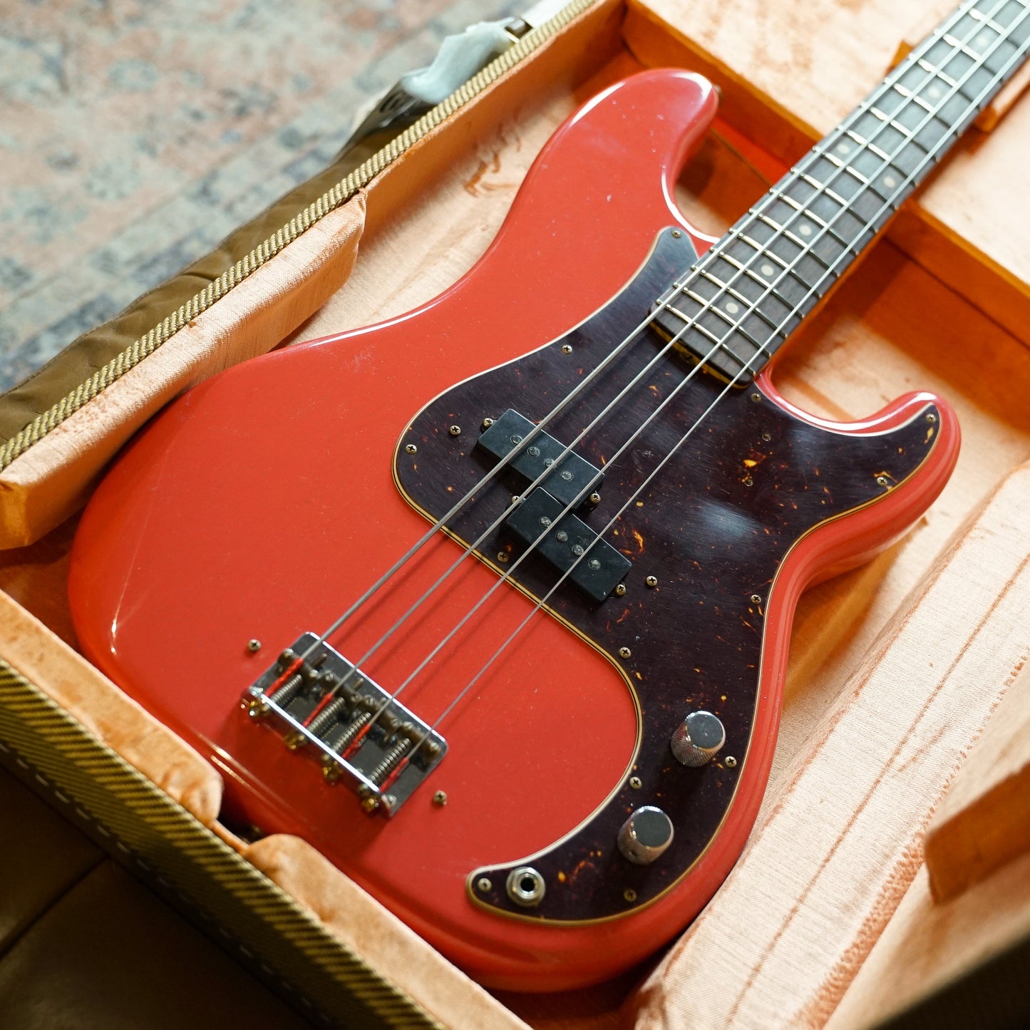 Fender Pino Palladino Signature Precision Bass, Rosewood Fingerboard, Fiesta Red over Desert Sand