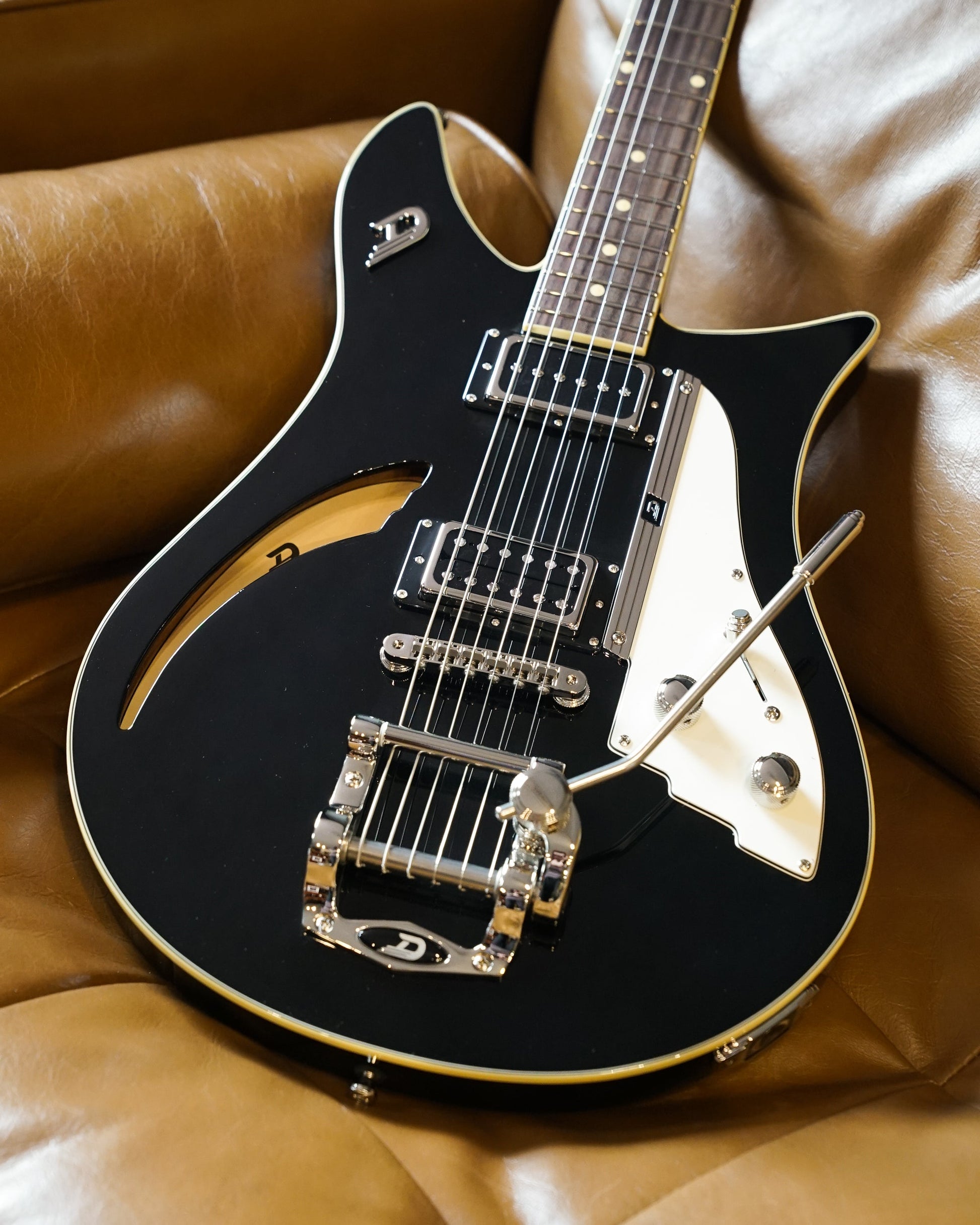 Duesenberg Double Cat Tremolo - Black